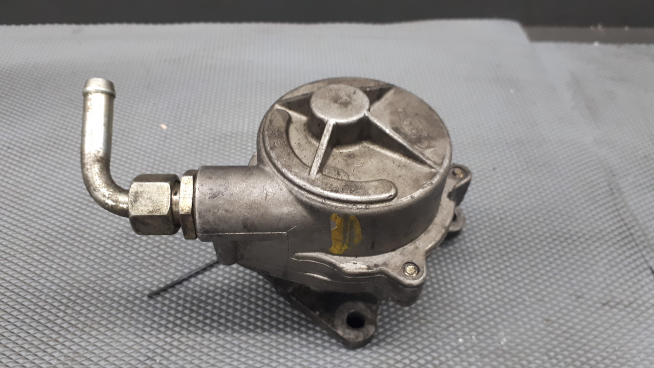 72117205 насос вакум renault CLIO и 1.9