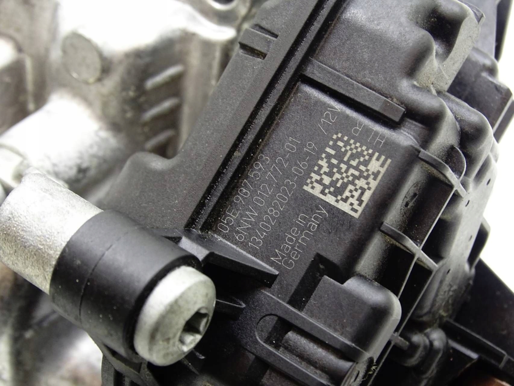 water pump VW POLO VI 05E121042F