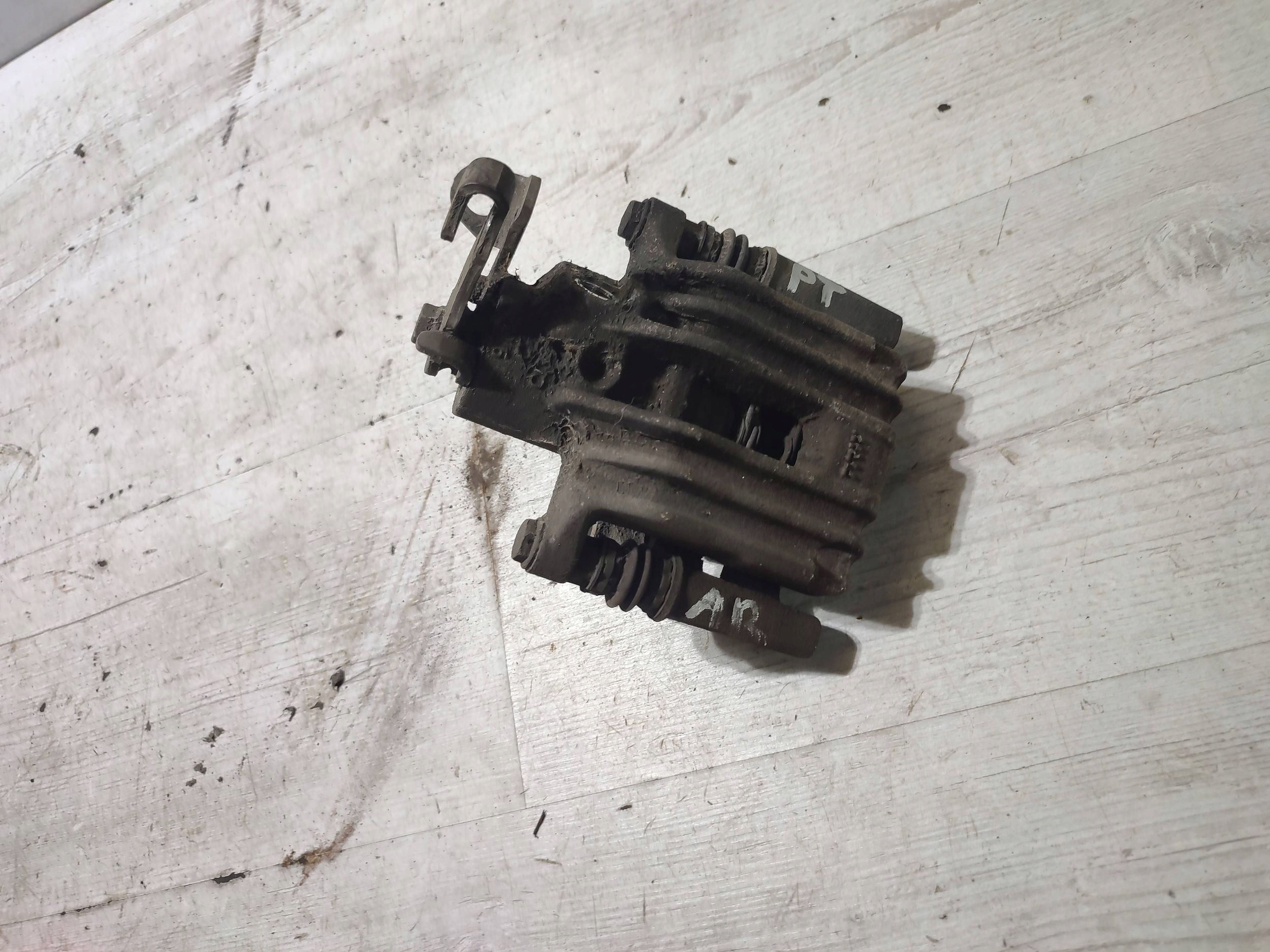 Seat Arona 2019 rear part side right rear caliper brake