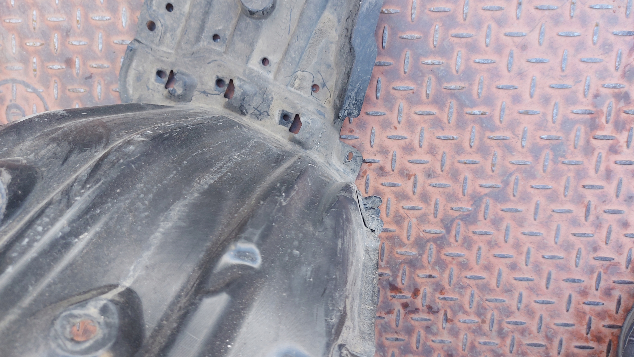 mudguard right front TOYOTA COROLLA E21 19- KOMBI