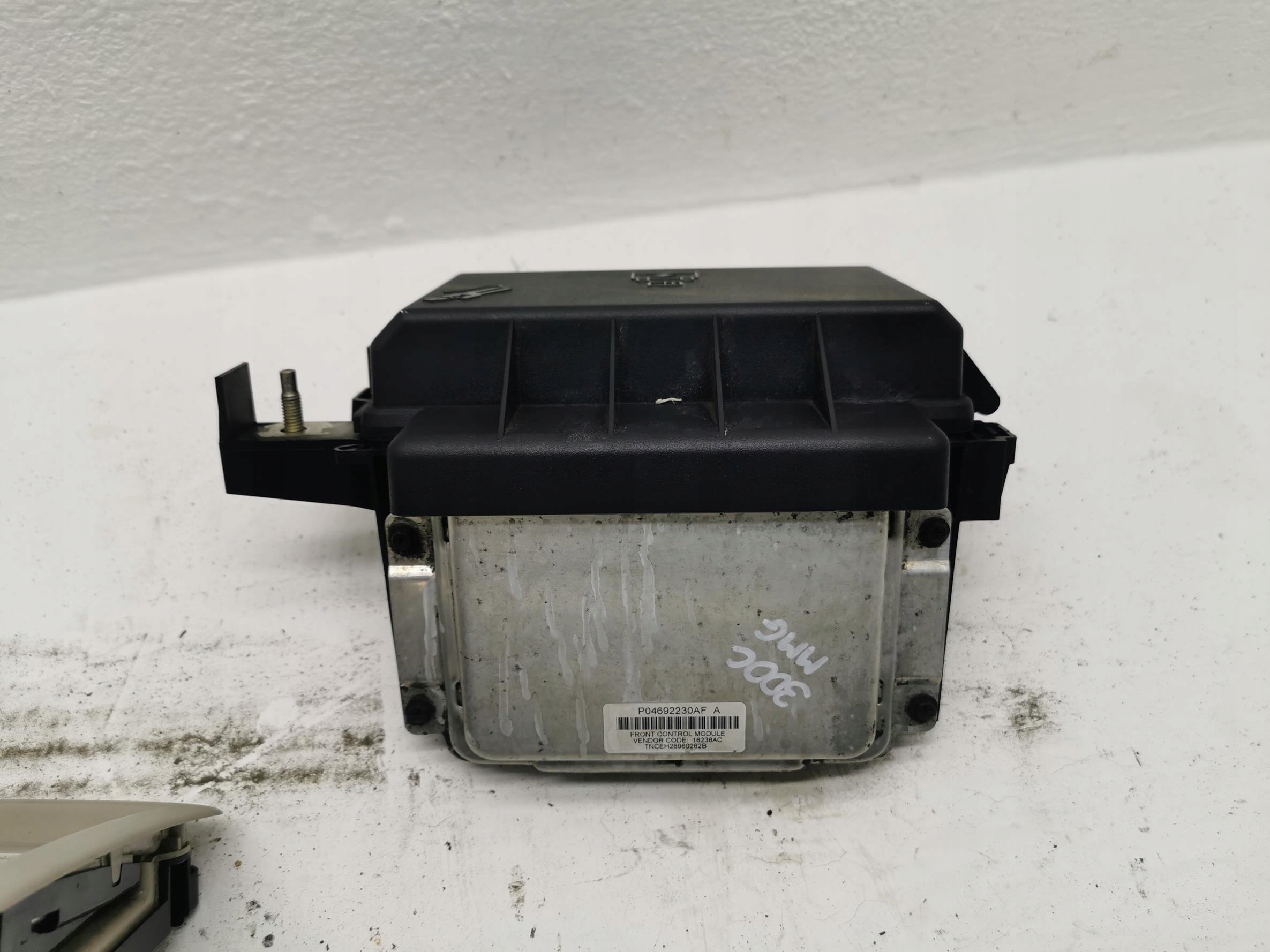 module compartment KOMFORTU CHRYSLER 300C P04692230AF