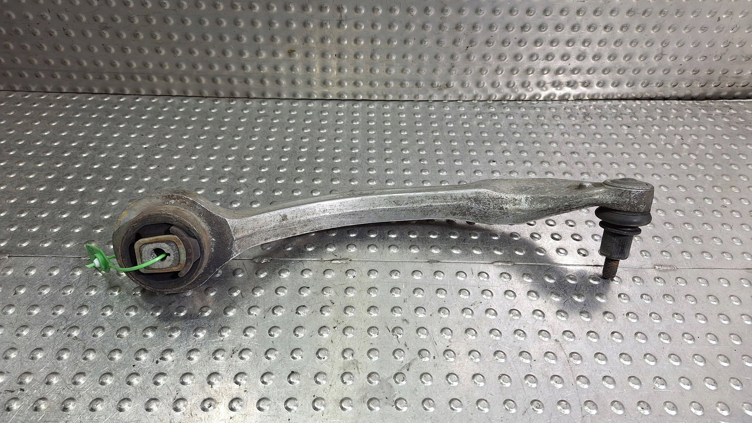 arm left front lower BANAN 4D0407695J VW PASSAT B5 AUDI A4 B5 A8 D2