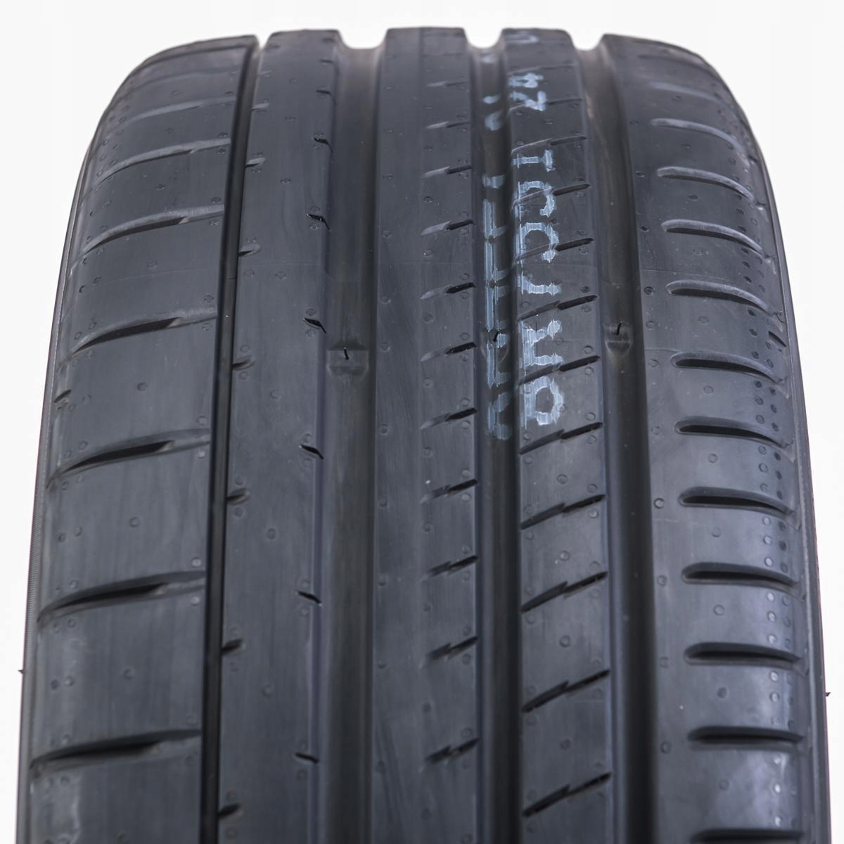 1x Pneumatika 235/40R19 Yokohama Advan Sport V107
