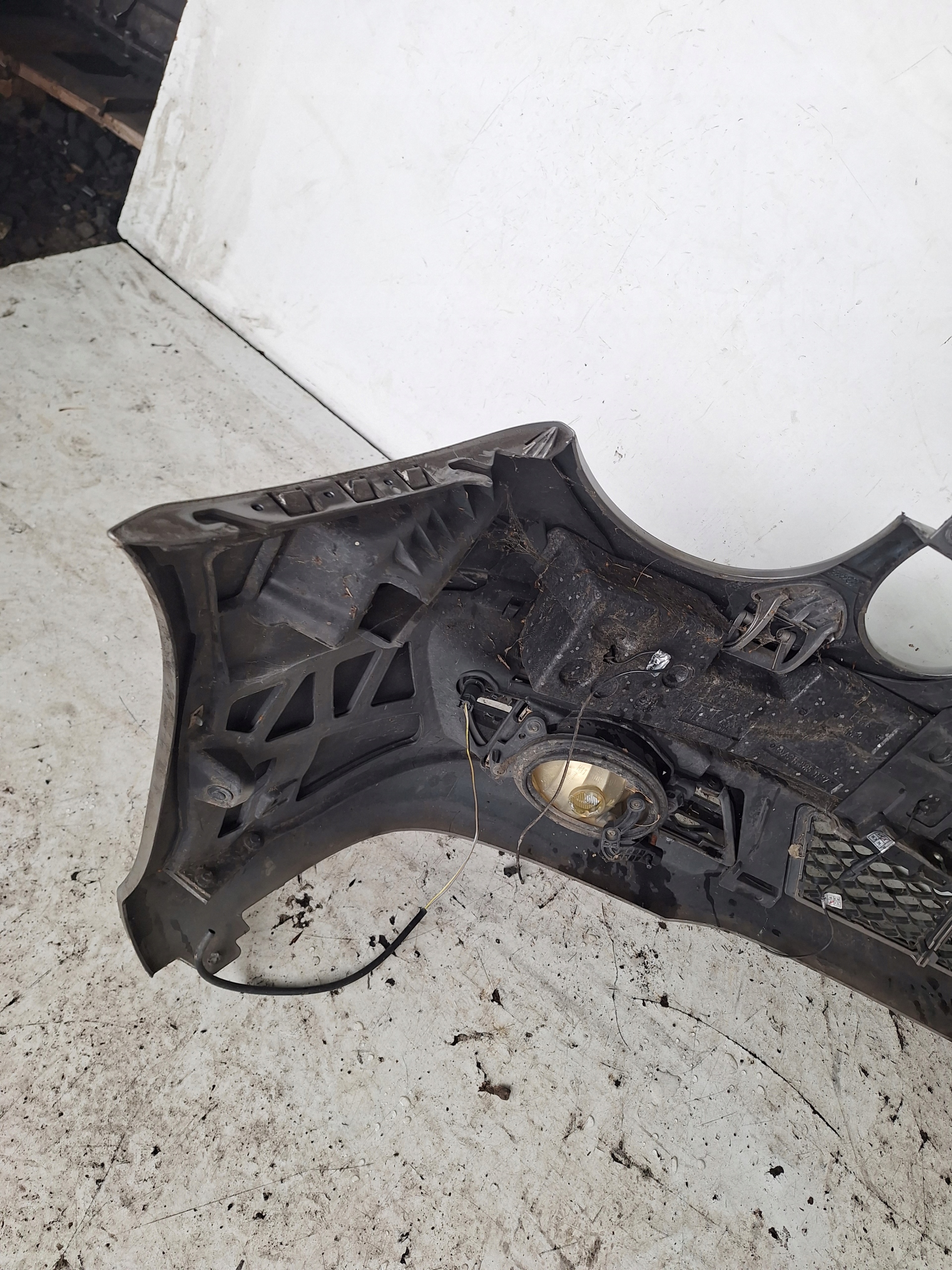 MERCEDES E-KLASA W211 LIFT 06-08 bumper + XENON