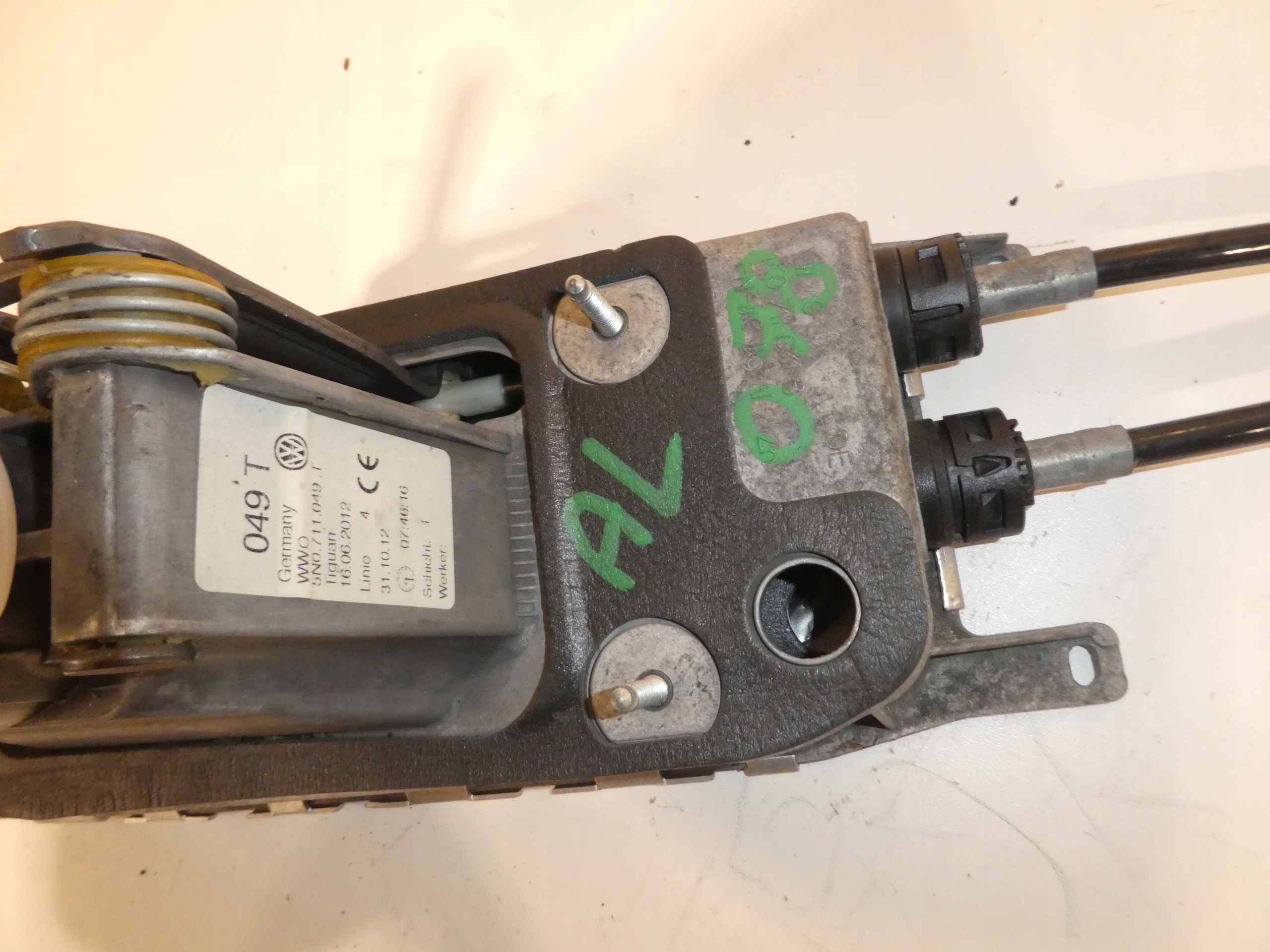 VW TIGUAN trim MANUAL 5N0711049T