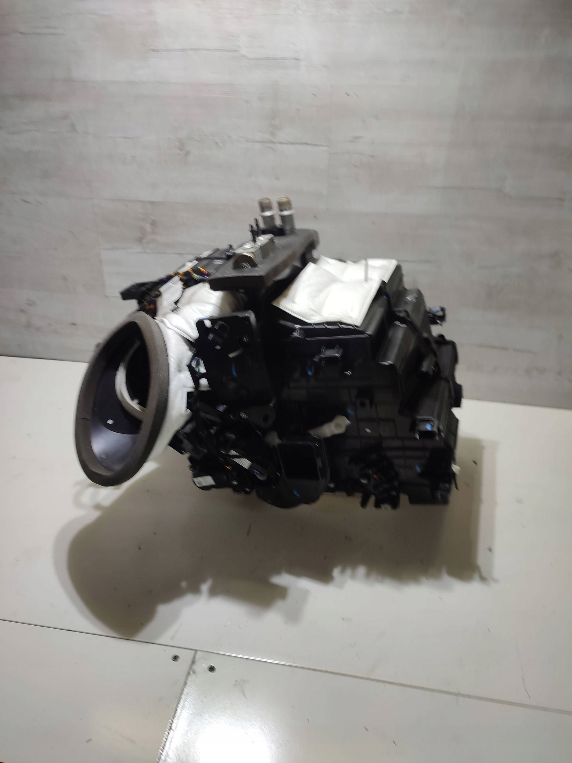 Peugeot 2008 II 2020 ohřívač / Komplet