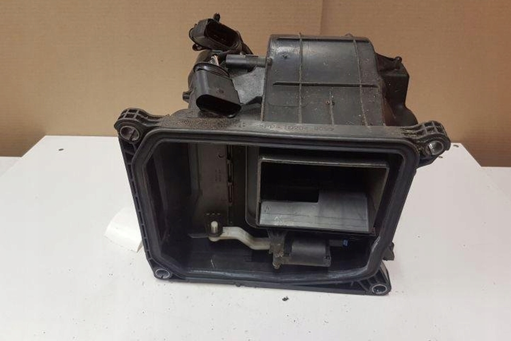 радиатор отопителя Audi A6 (4F2, C6) 4F0820155F 2.0л бензин 125kW 2007