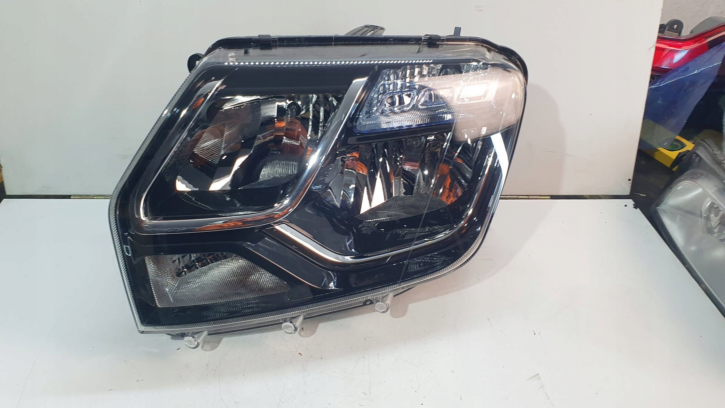 Dacia Duster 1 and Lift 13-17 right light front front reflektor €