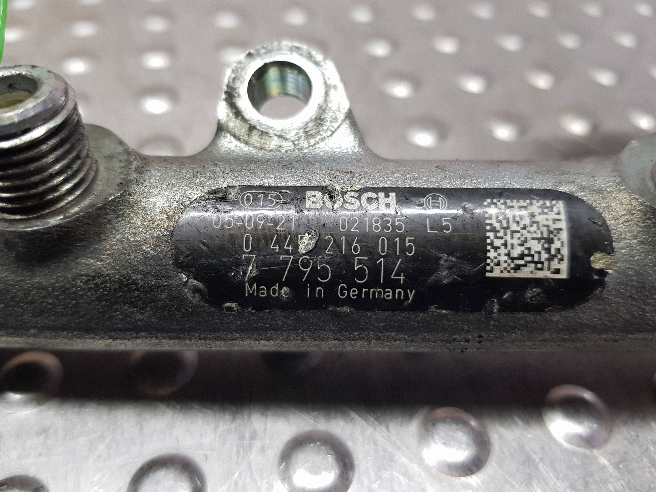 injection ramp sensors 7795514 BMW E60 E61 E65 E70 E87 E90 3.0 D M57N2