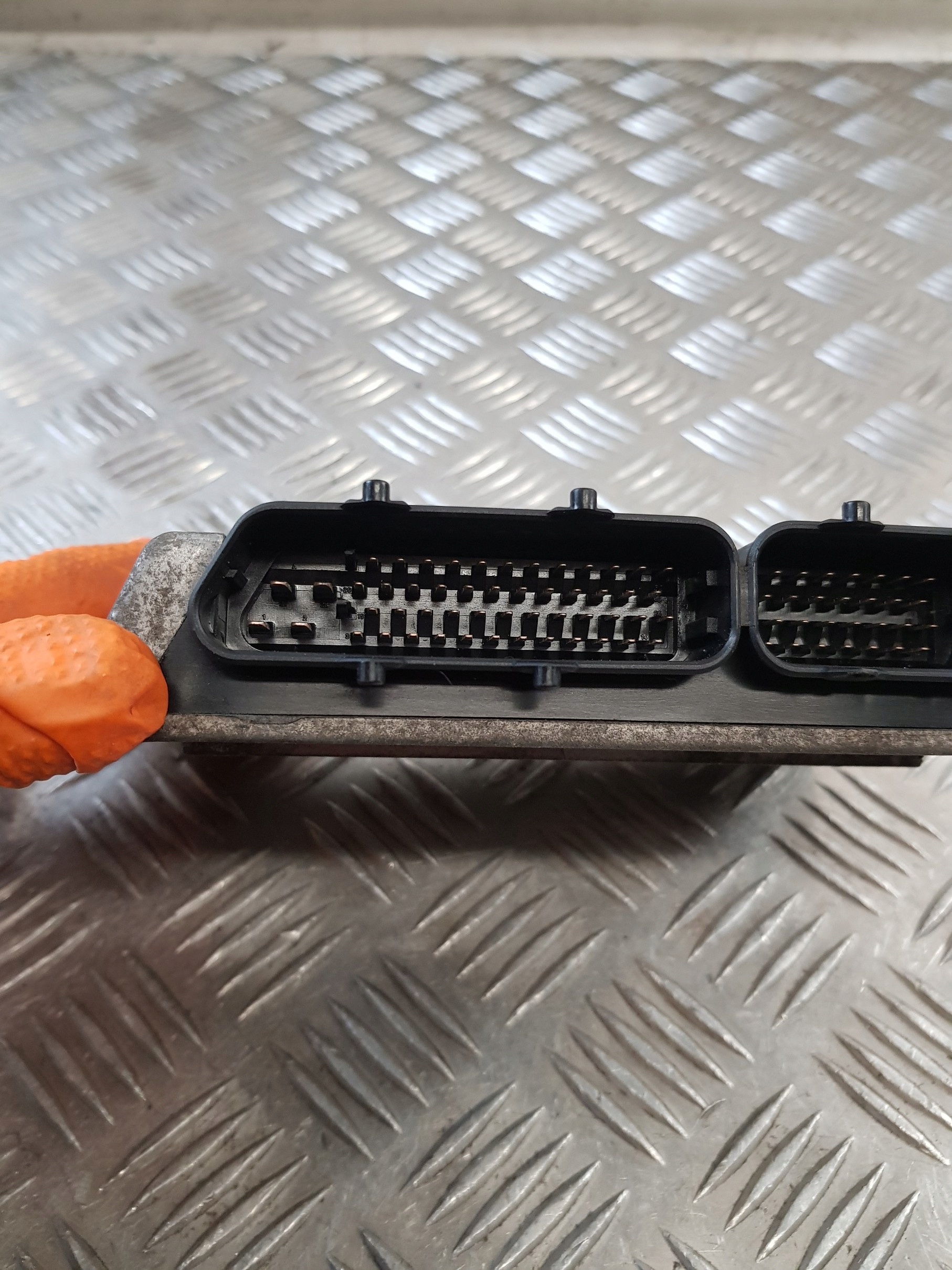 control unit of the engine 06A906019L VW GOLF IV 1.6 SR 98R