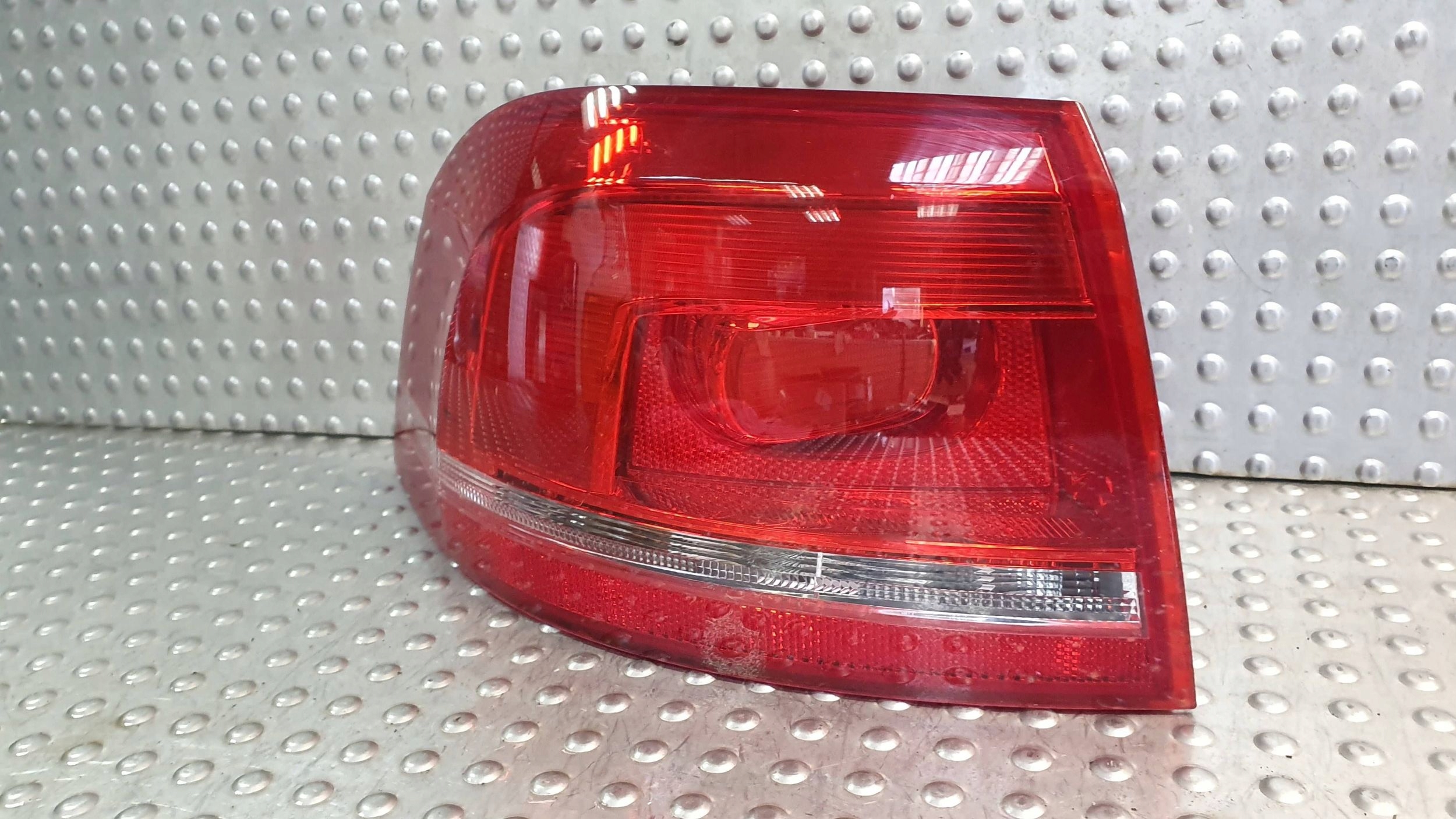 light rear part left VW PASSAT B7 KOMBI 10- 3AF945095C