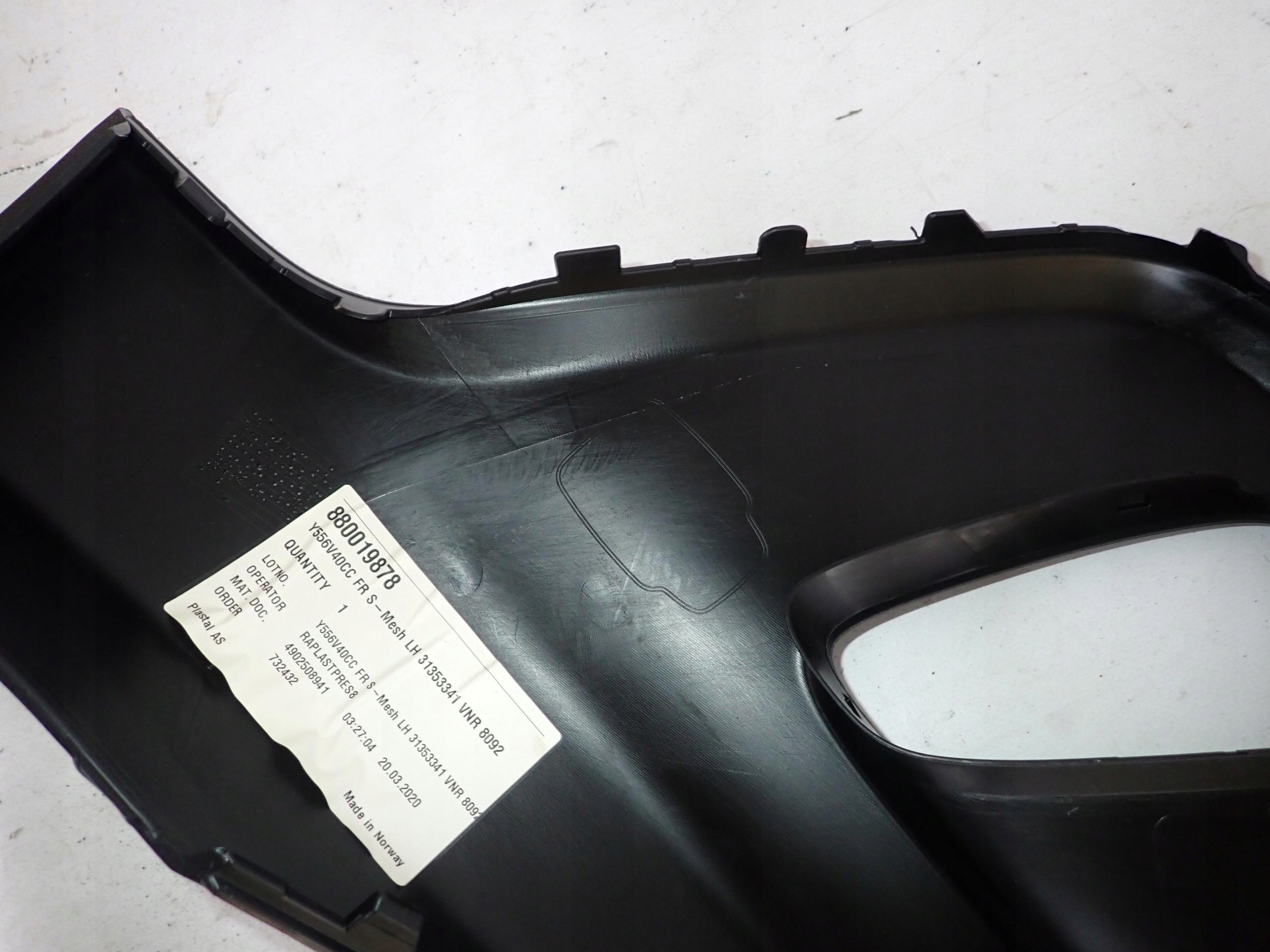 VOLVO V40 CROSS COUNTRY 12-19R grid of a bumper left front left front