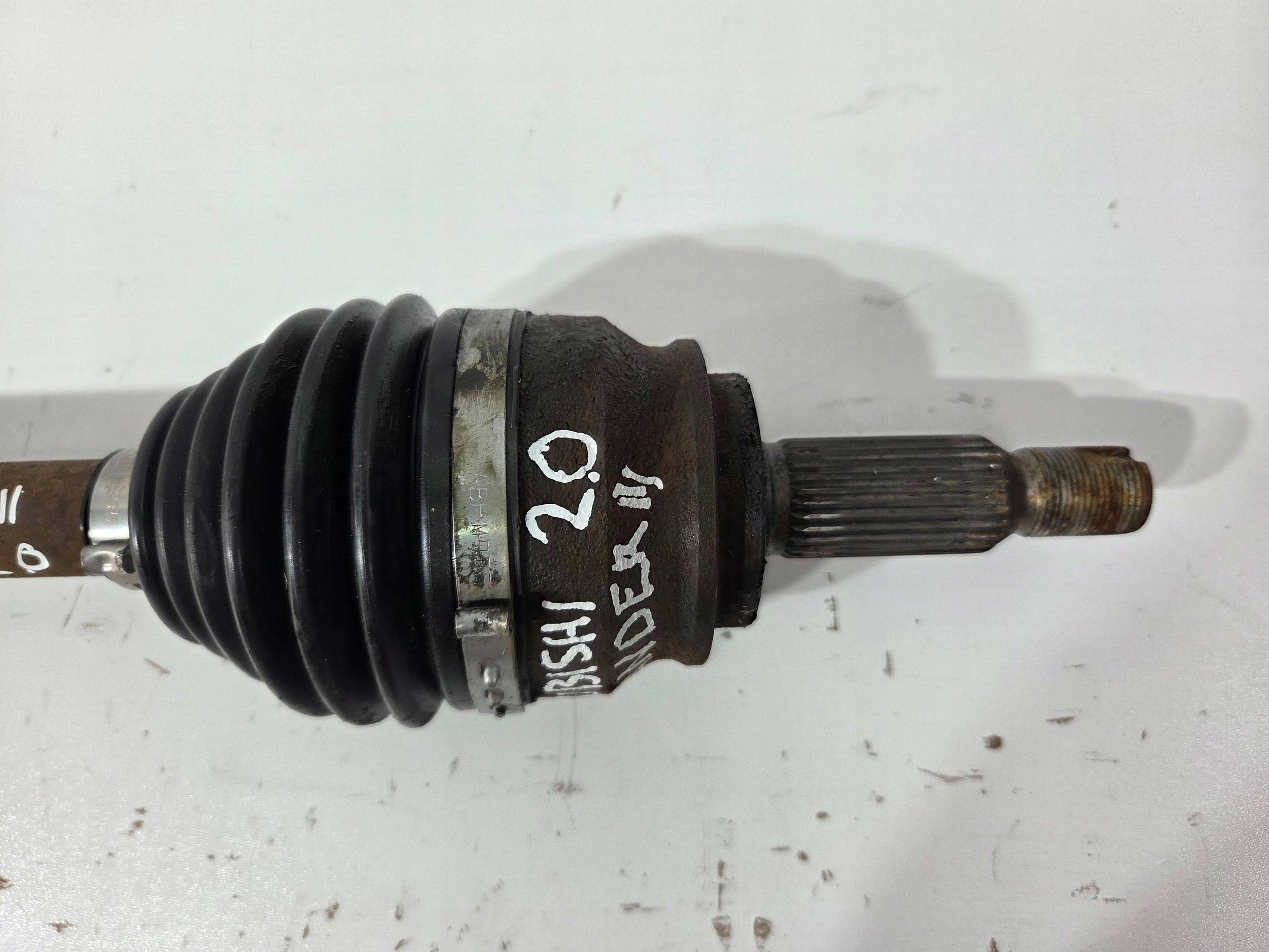 Mitsubishi Outlander III 2,0 B AWD semi-axis front right 3815A306 (P725)