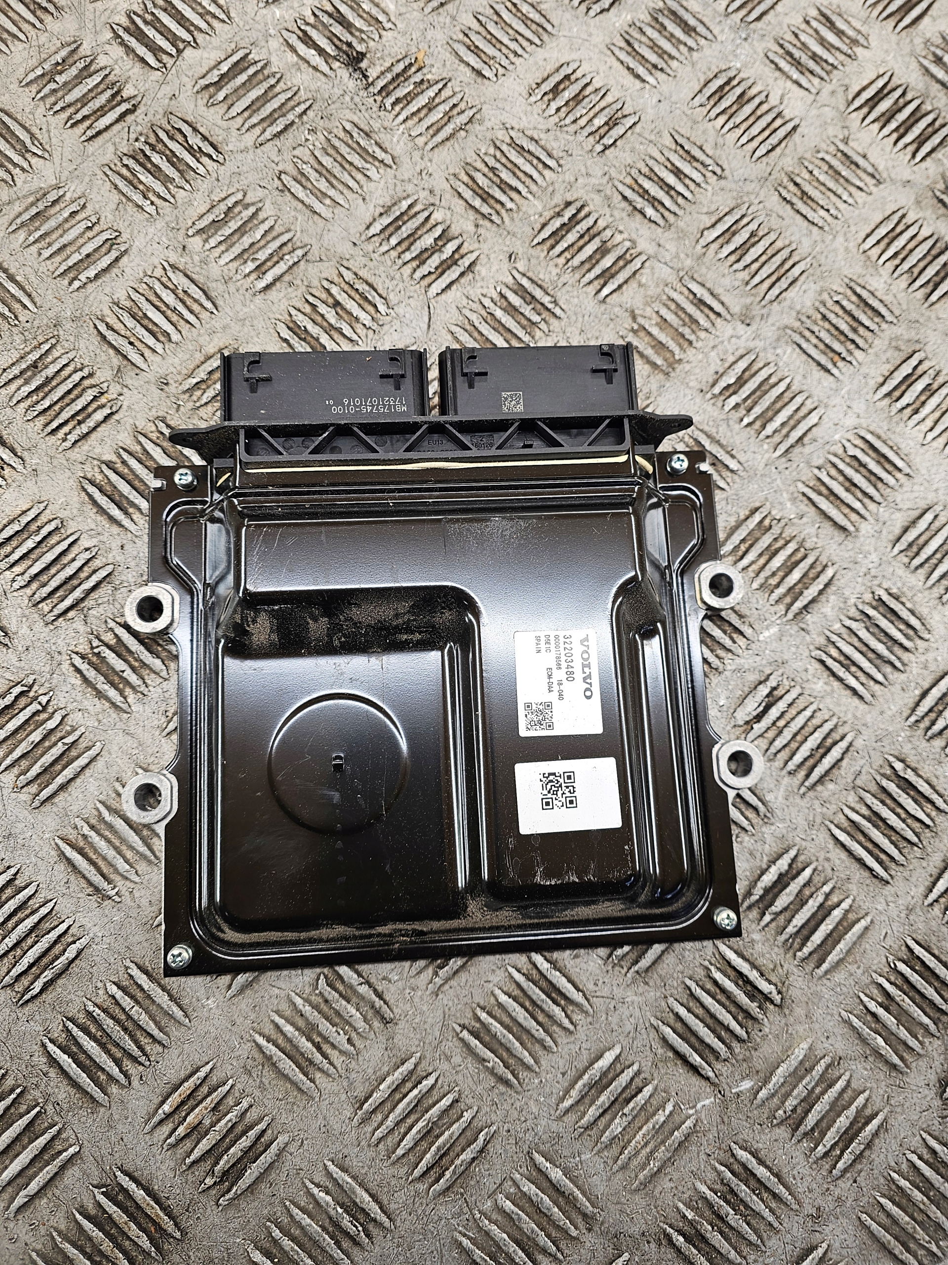 VOLVO S90 V90 17R control unit of the engine 2.0 32203480