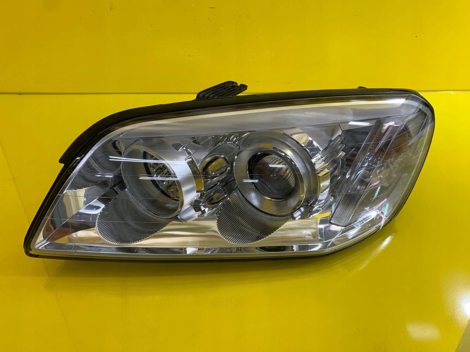 light left Chevrolet Captiva and 06-10 lens