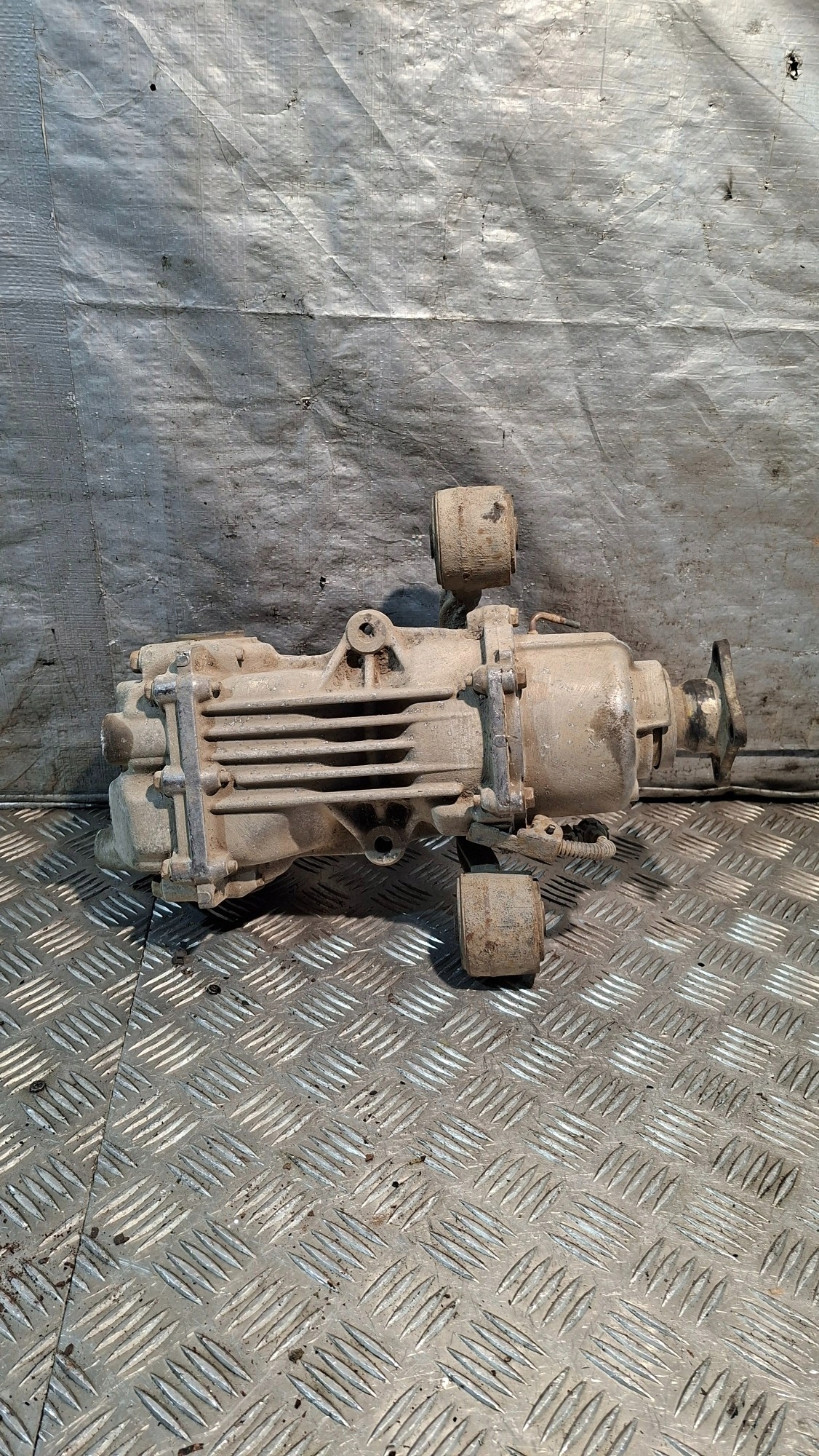 differential rear diff NISSAN X-TRAIL T30 2.0B