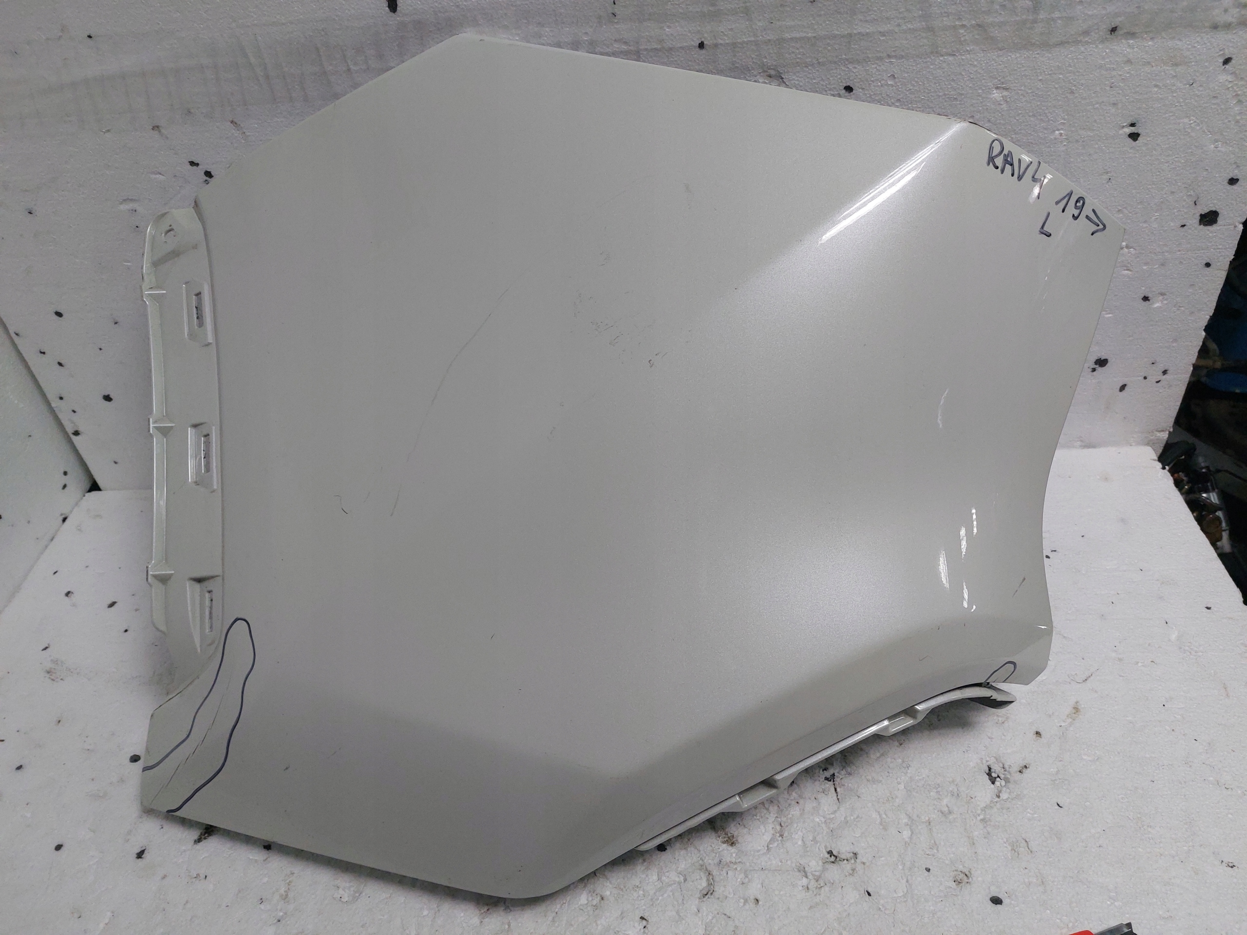 ecke der stoßstange heck links Toyota Rav4 V 19