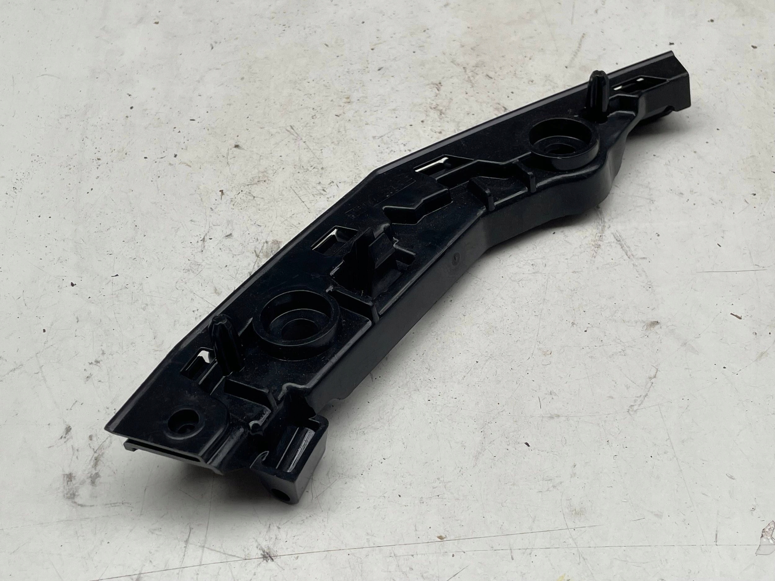 bumper bracket of the front left side Skoda Karoq 57A807183