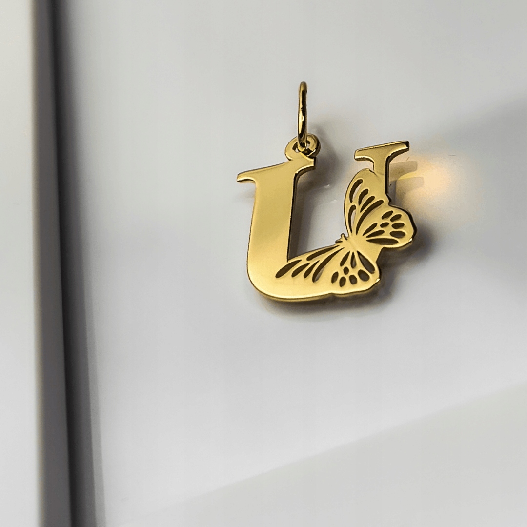 Zlatý přívěsek písmenko U s motýlem pr.585