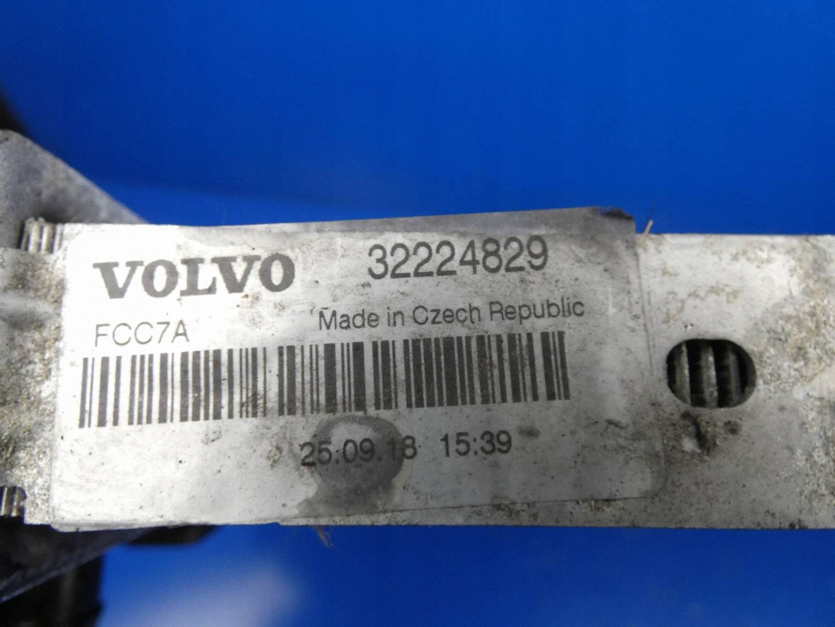 VOLVO V90 II S90 XC60 II hladnjak vode