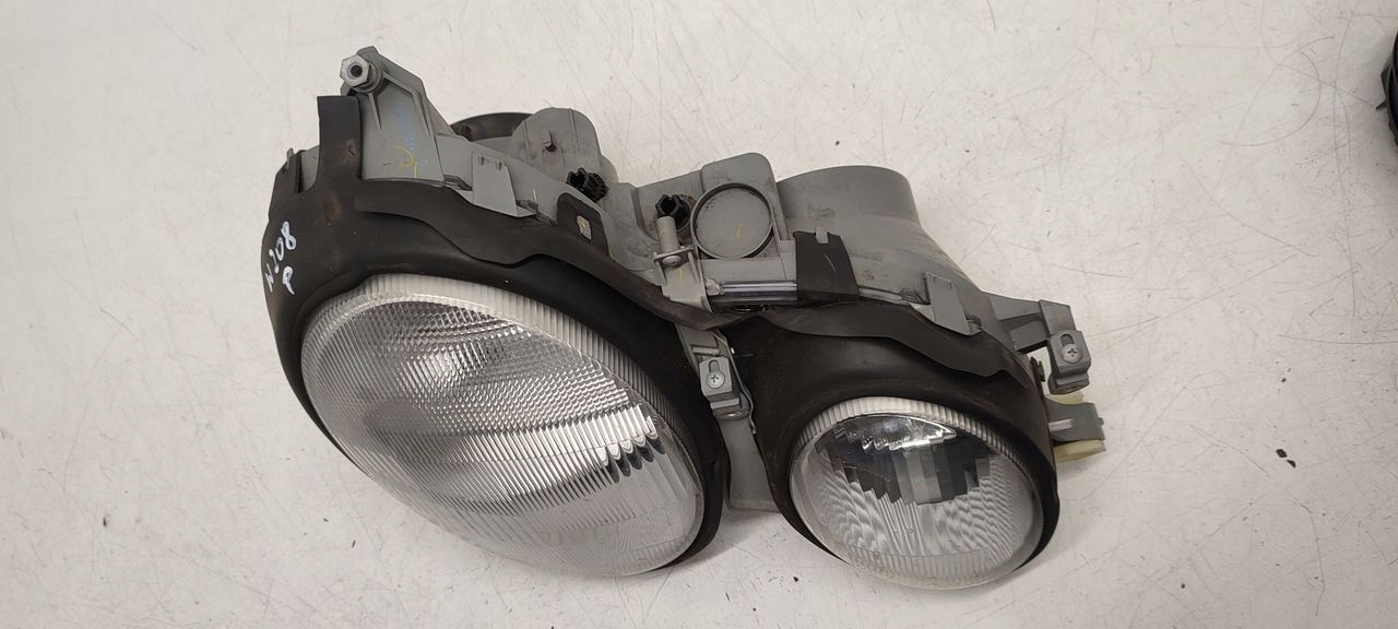light front front right Mercedes W208