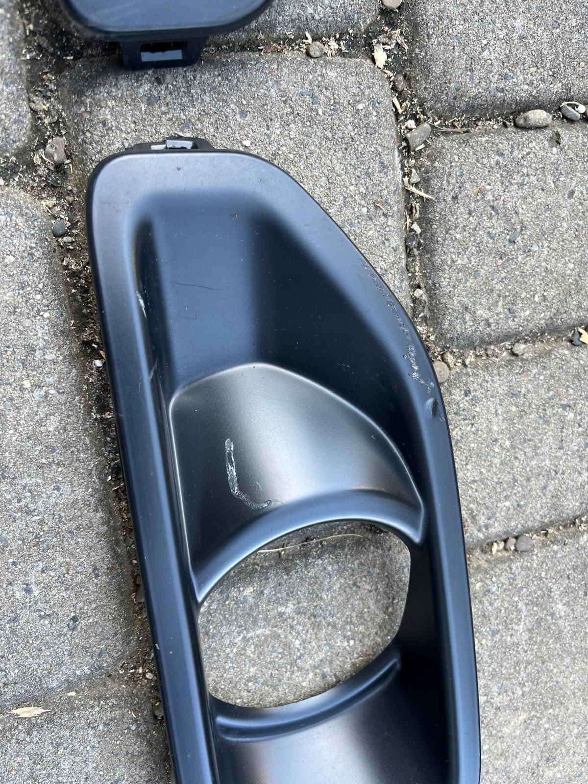 RAMKA HALOGENU OSŁONA OBRAMÓWKA PRAWA LEWA JEEP WRANGLER JL GLADIATOR Producent części Jeep OE