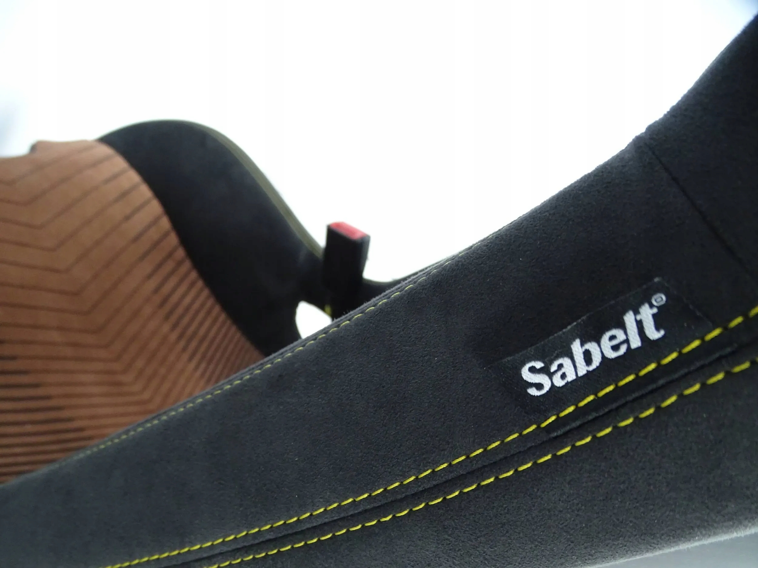 кресла MASERATI MC20 M240 ALFA ROMEO Carbon