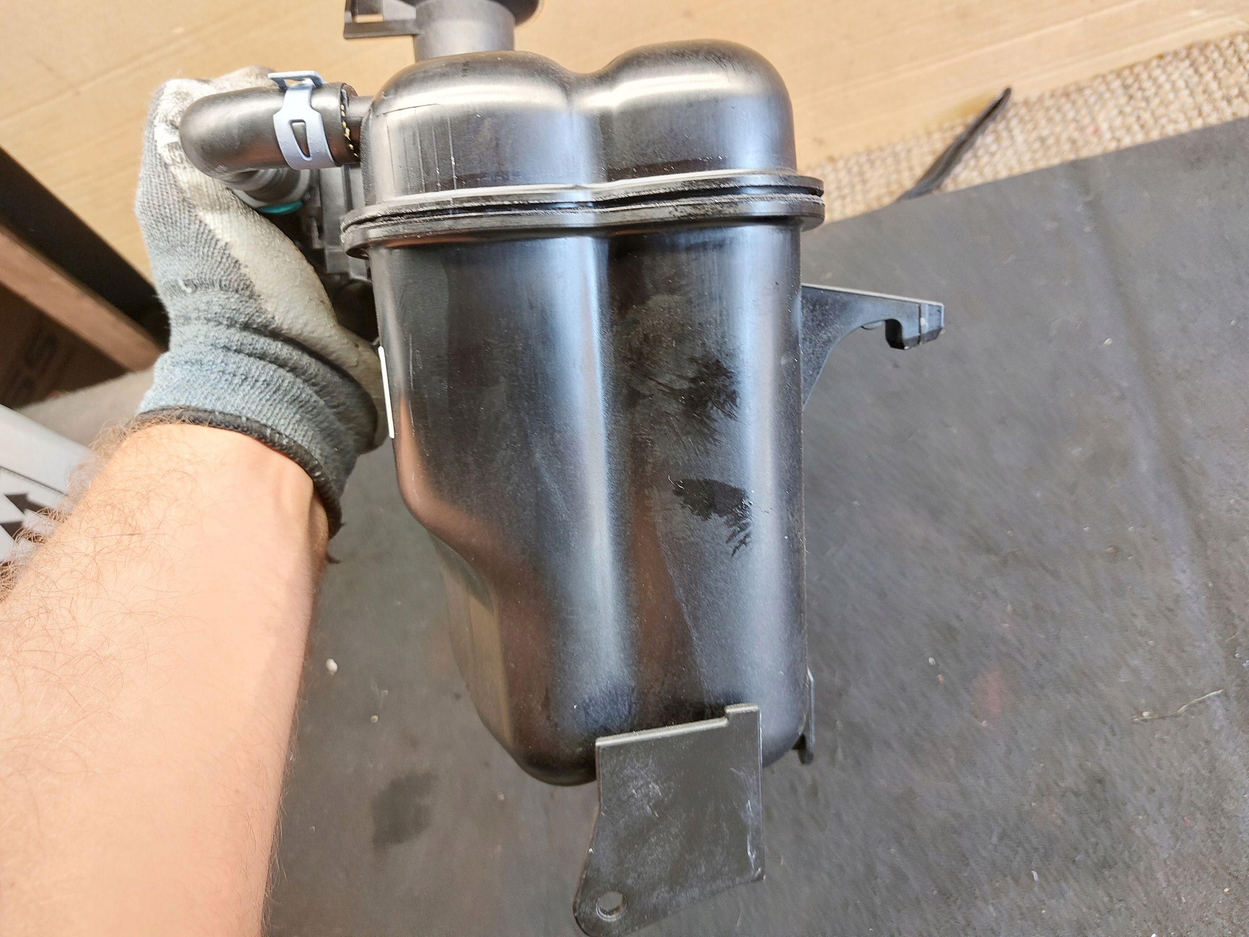 бачок воды PORSCHE 992 992121407B