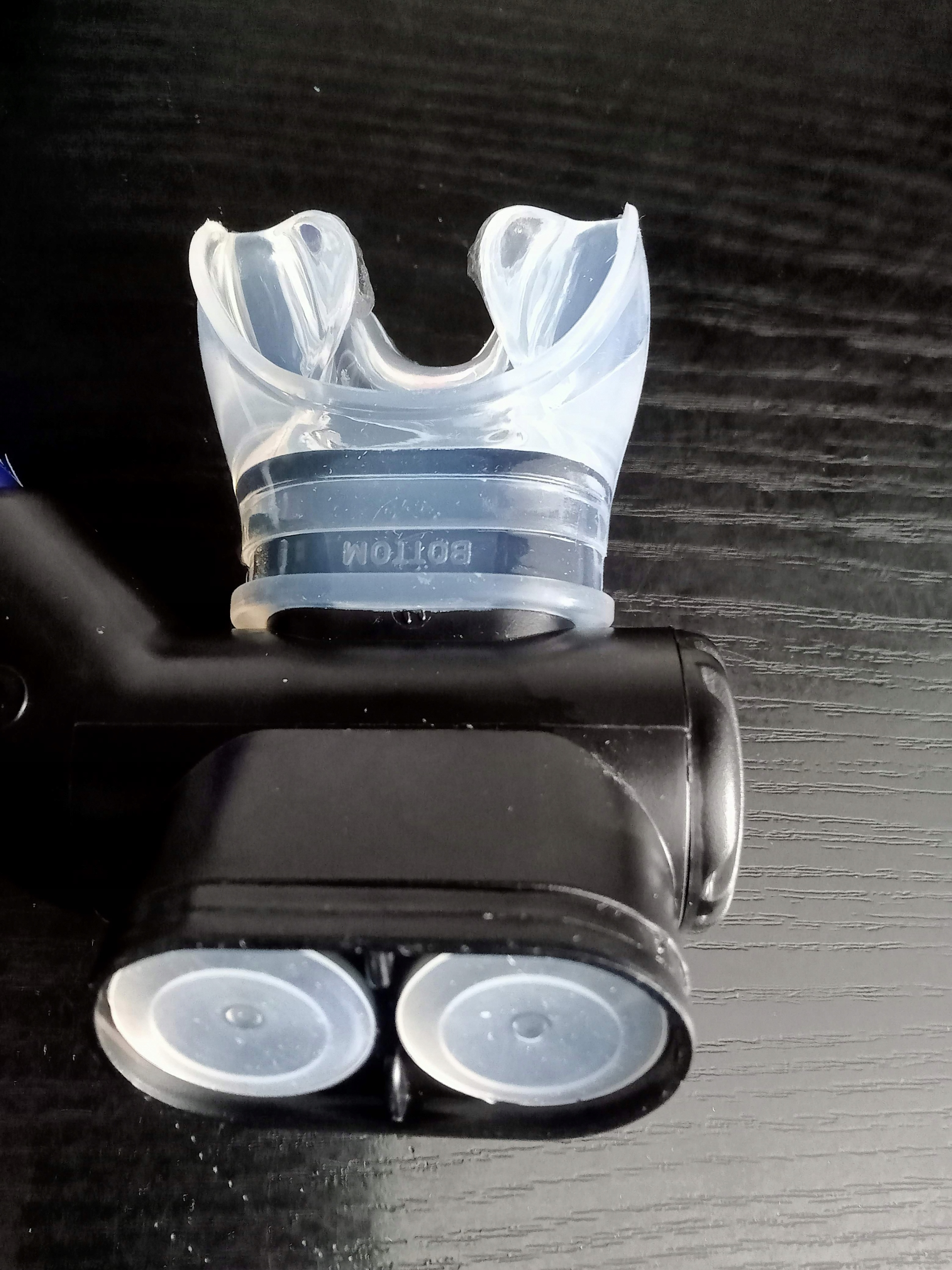 Fajka AIR DRY AquaLung z zaworem niebieska nurzgor Kolor dominujący odcienie niebieskiego