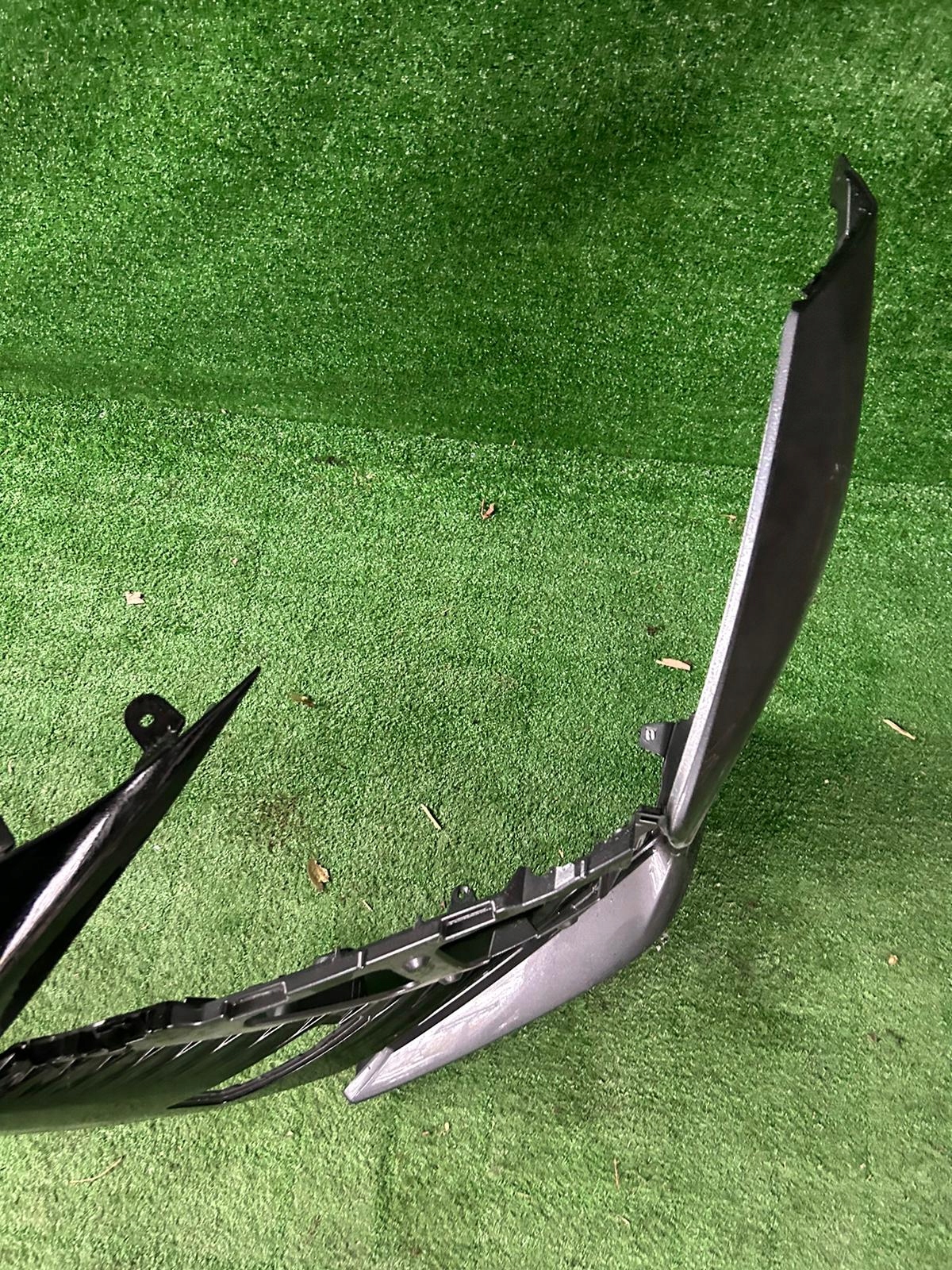 Lexus RZ 450e elektryk bumper front front b ladny 2023