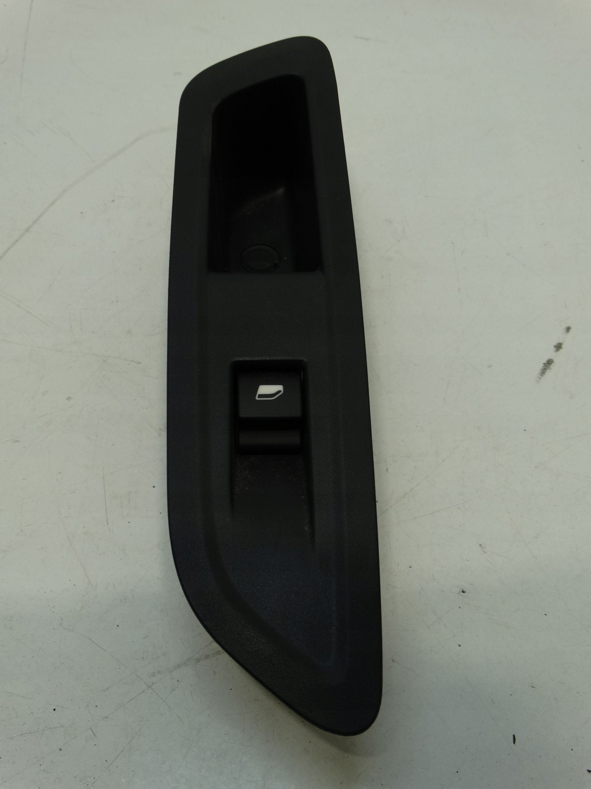 switch windows left rear part PANEL CITROEN C4 III 2020R.
