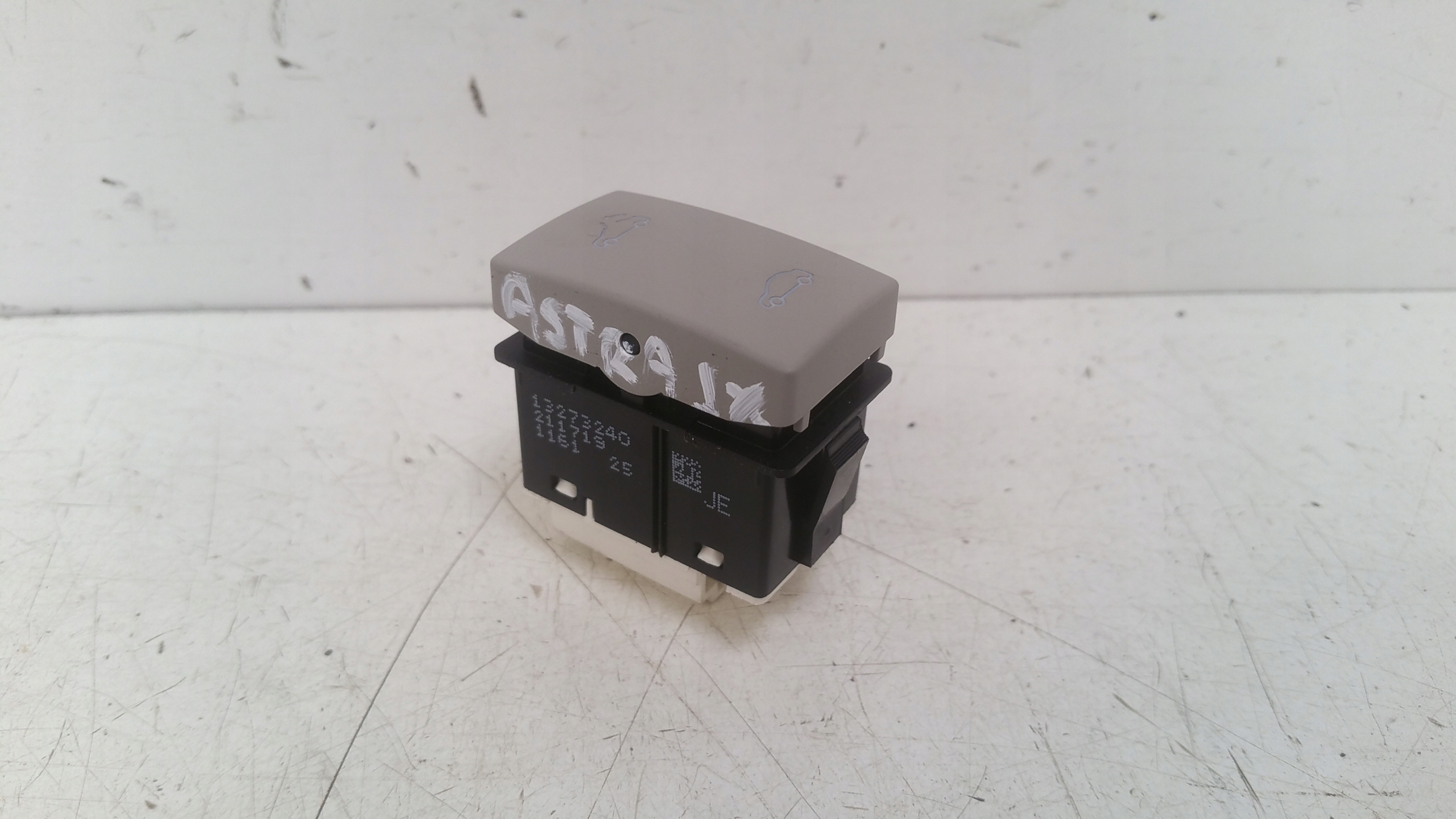 Schalter Schiebedach 13273240 Opel Astra J