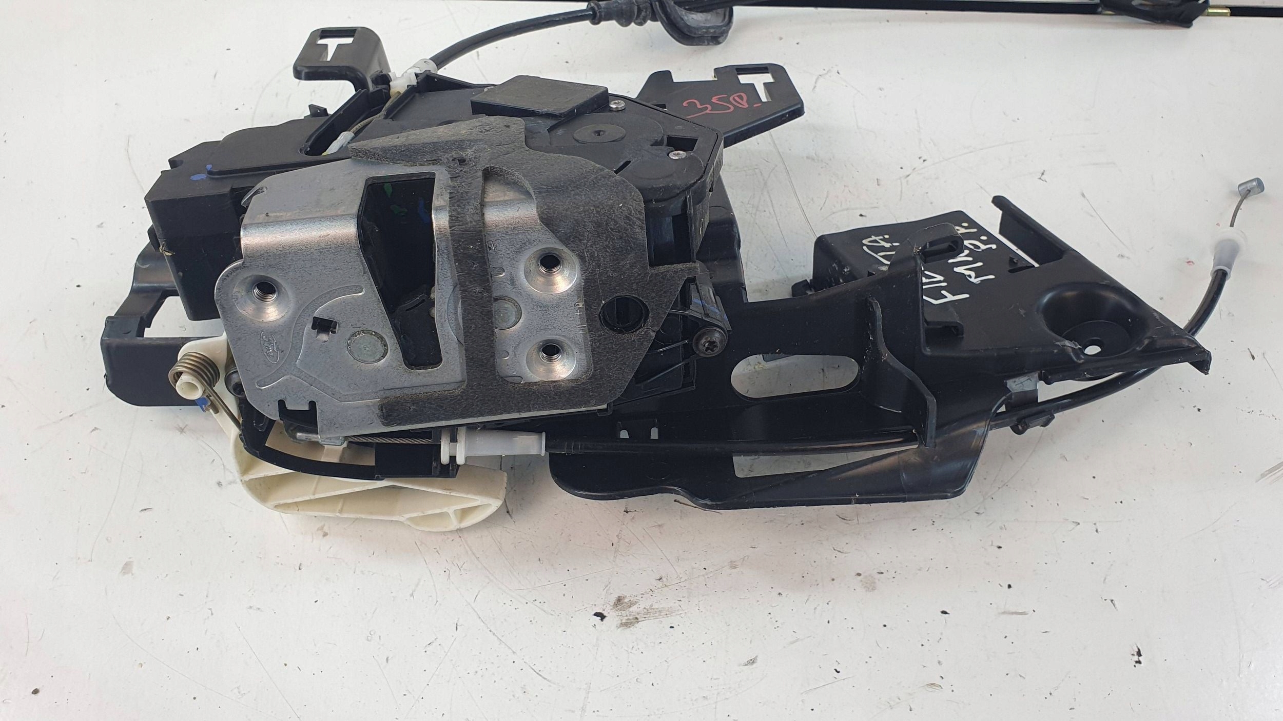 Ford Fiesta Mk7 lock door przednich right front