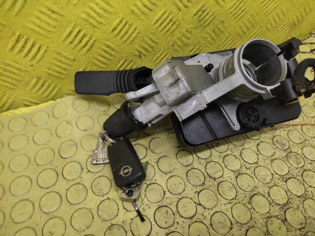 OPEL ASTRA H steering wheel levers and controls ignition 13236788