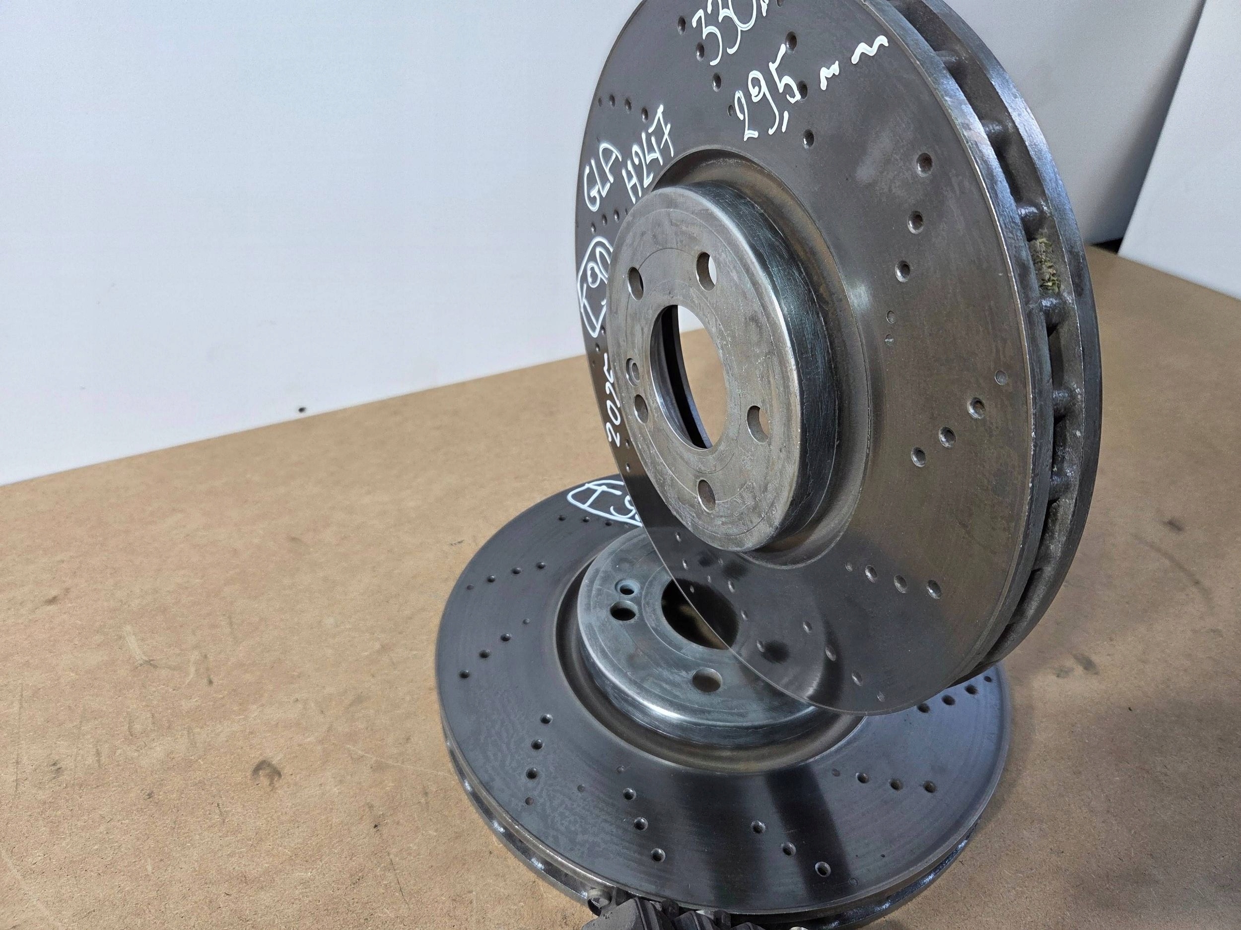 Mercedes-Benz GLA H247 discs brake front plates A2474212012 (T90)