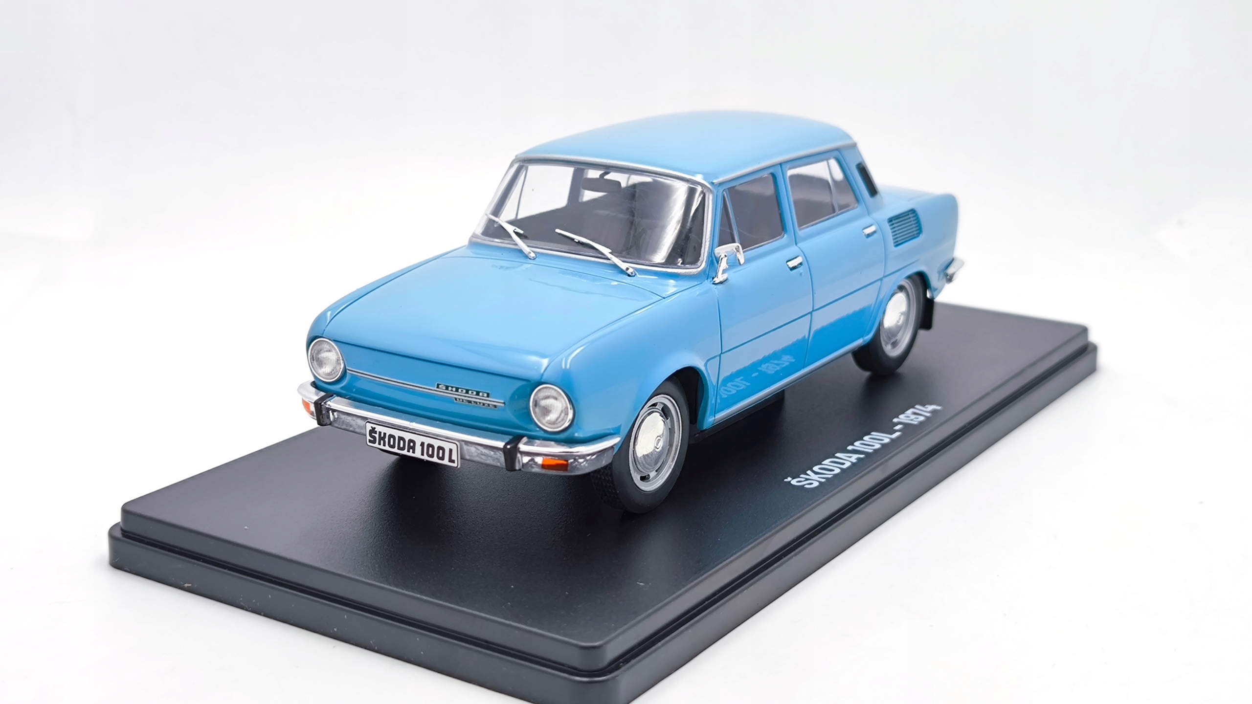Auta PRL-u- Škoda 100L 1974 Hachette 1:24