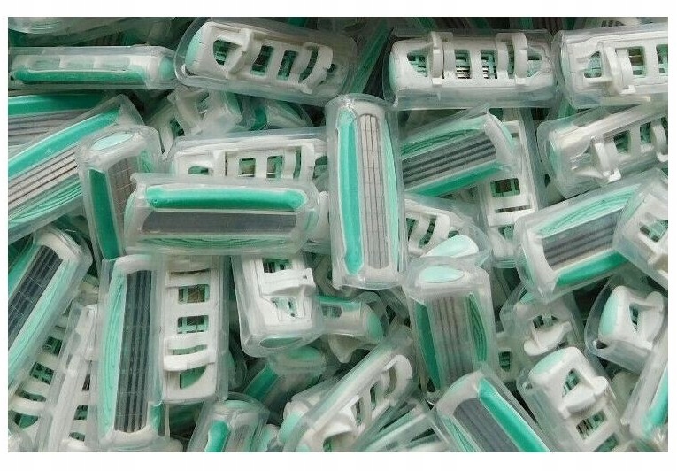 Schick Quattro Sensitive hypoal 12szt b-pud USA