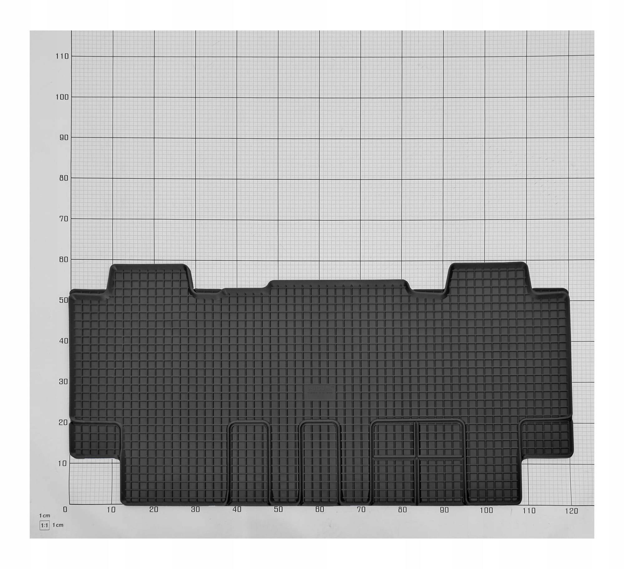 Dywaniki i mata Opel Zafira Life 8M + tunel L2 od 2019 Materiał guma