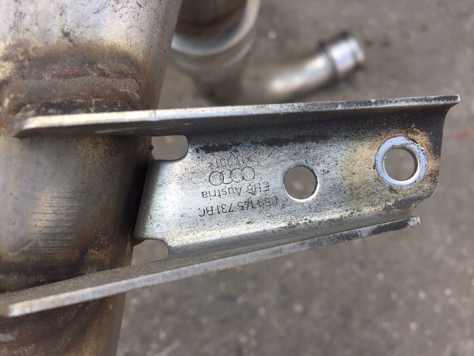 AUDI A5 A4 2.7 3.0 rúra intercoolera 059145731BC
