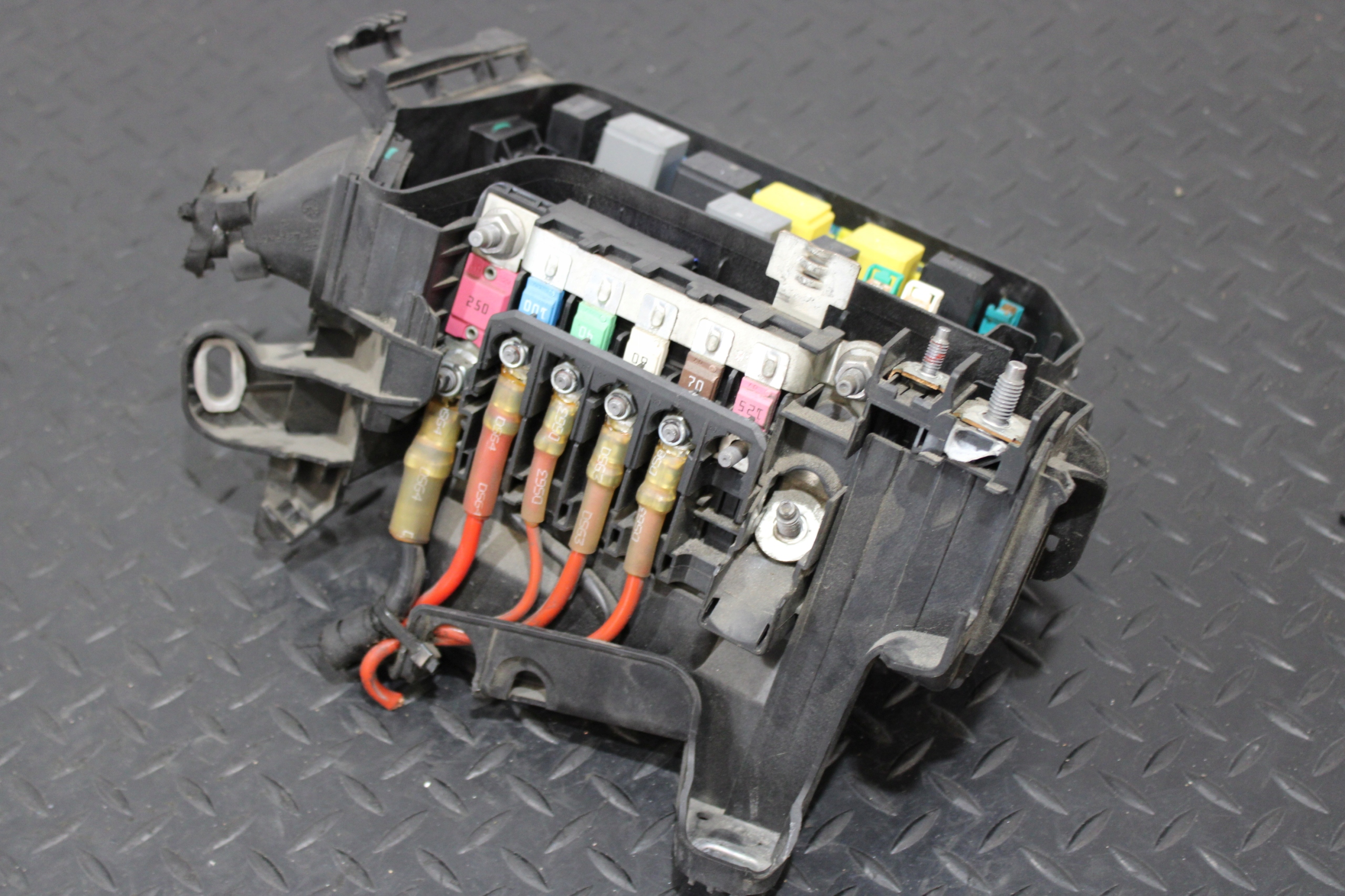 Boîte Module fusibles INFINITI Q30