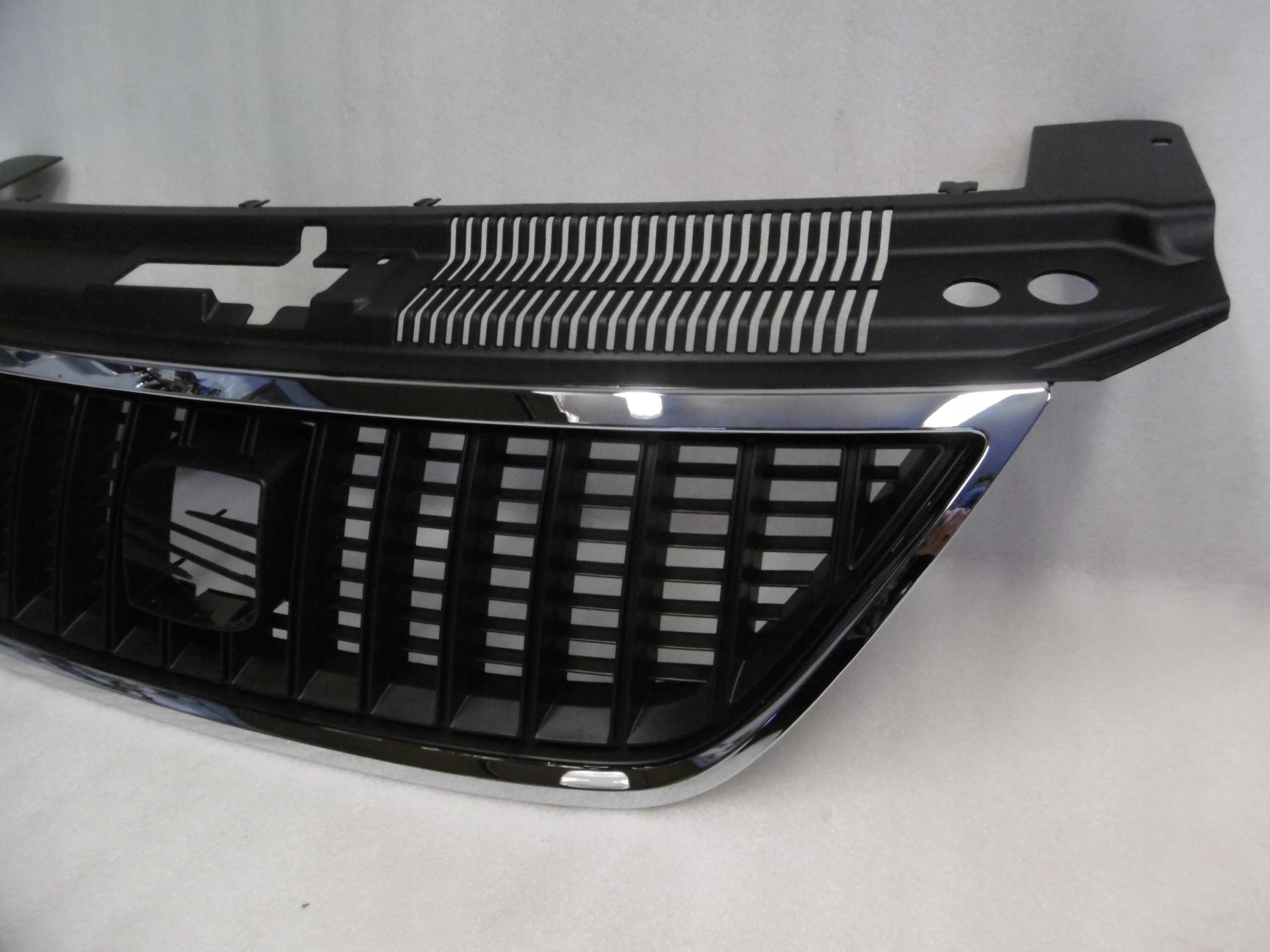 SEAT ALHAMBRA 7N5 - atrapa NOWA ORYGINAŁ Producent części SEAT OE