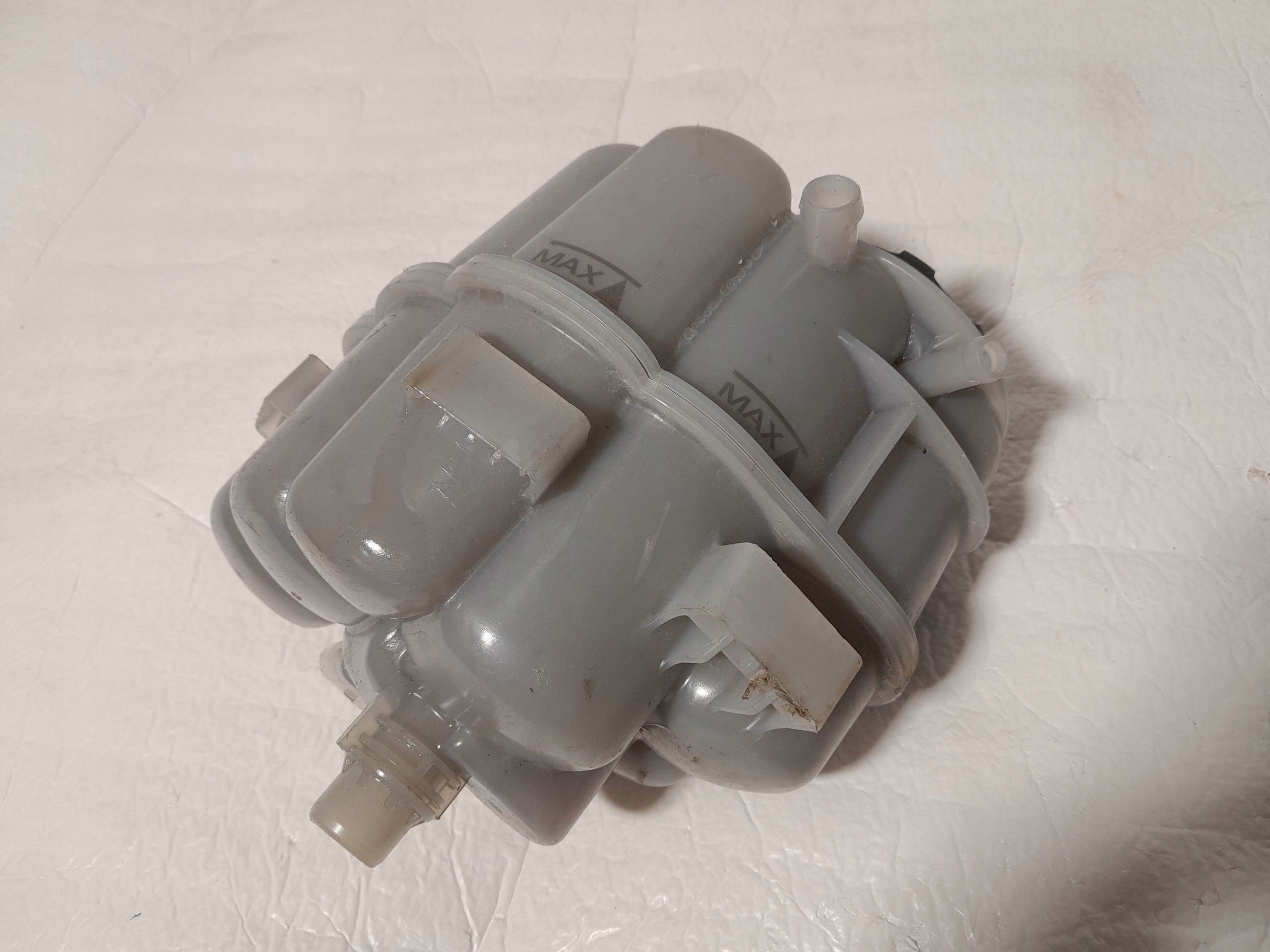 AUDI A4 B9 Réservoir eau 8W1121405E