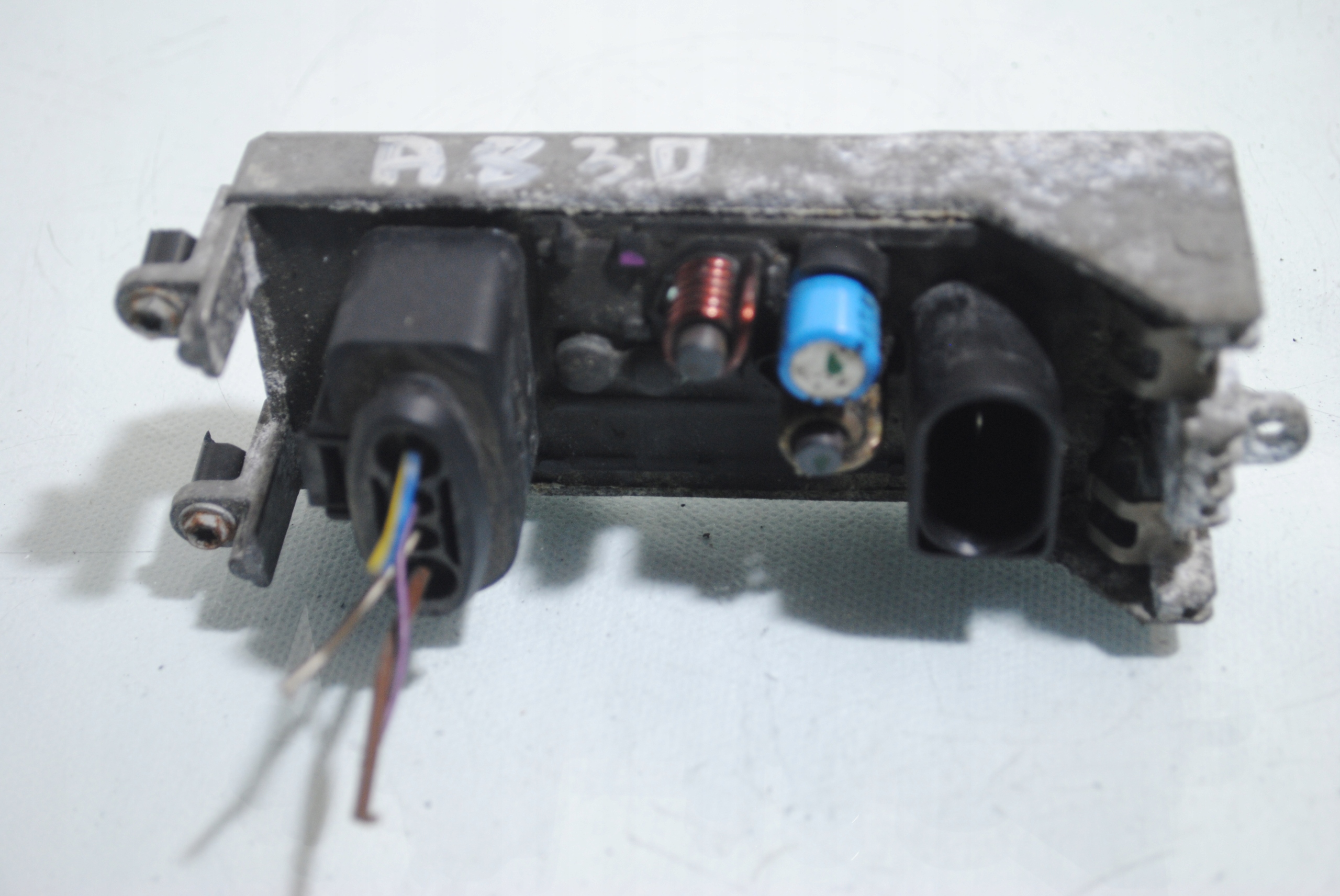 REZYSTOR OPORNIK DMUCHAWY AUDI A8D3 4E0910521005