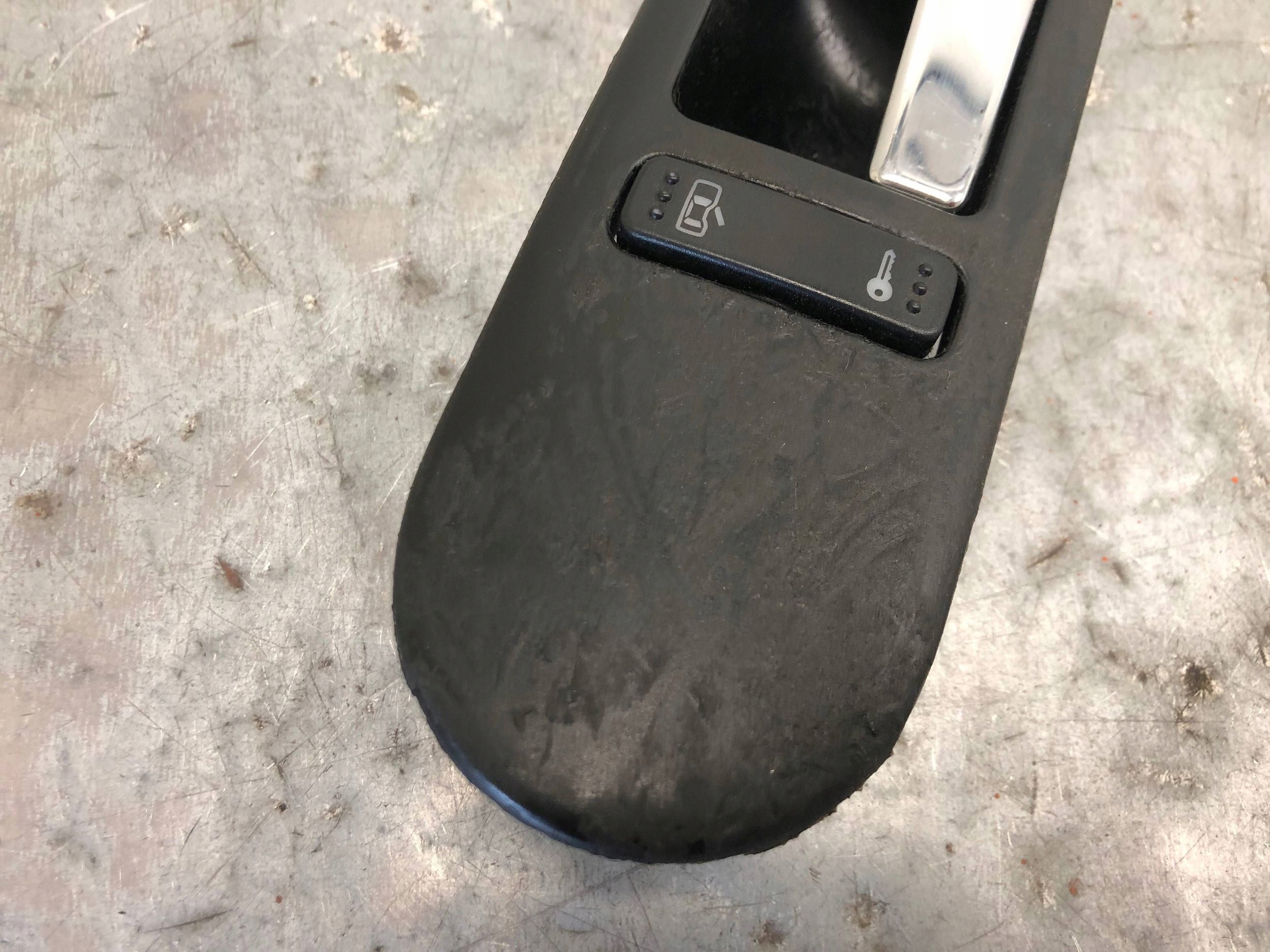 handle inner PRZYCISKI right front VW NEW BEETLE 1C1837114C