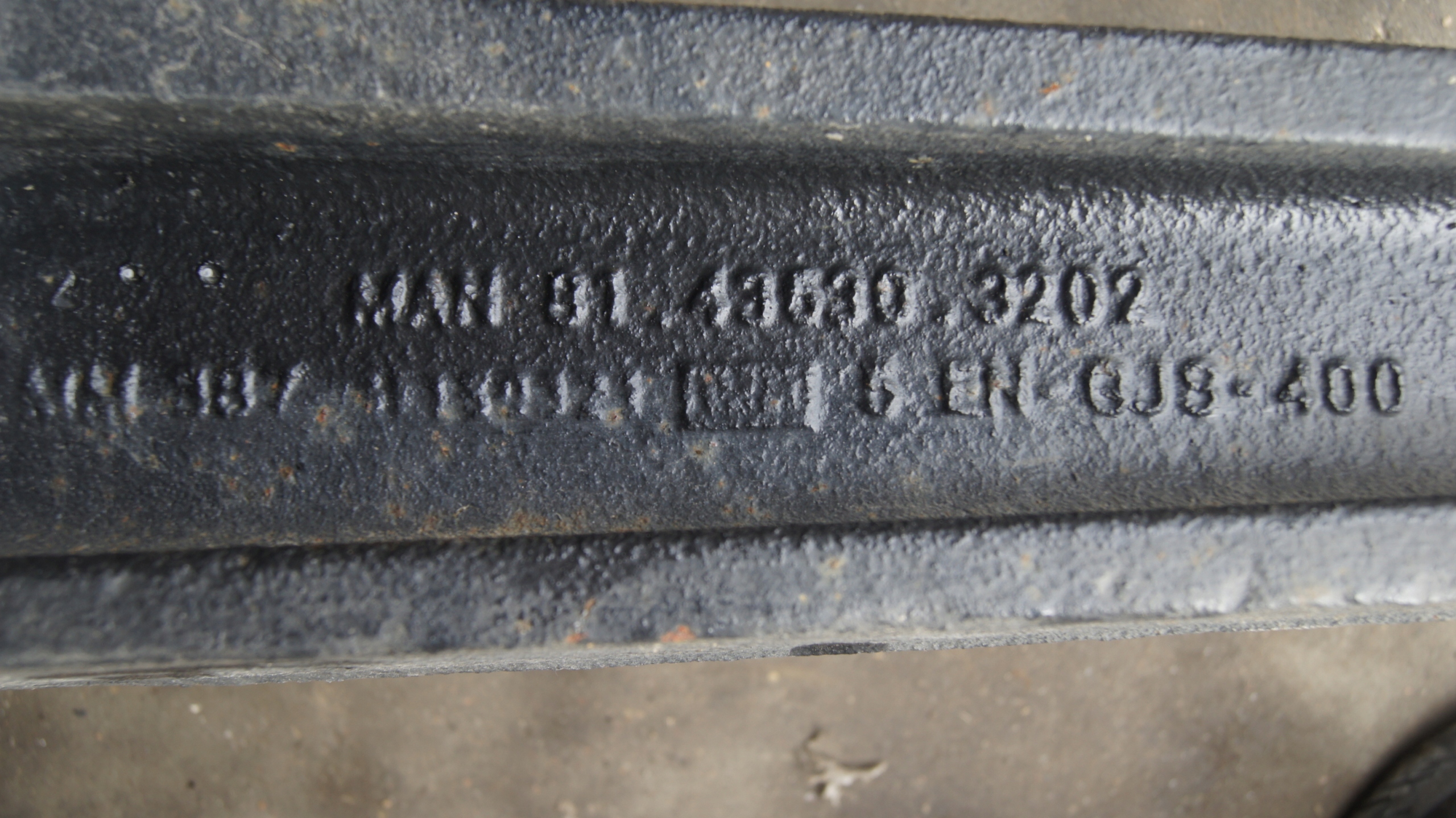 81436303202 81436303203 - БАЗА КРЕПЛЕНИЯ ПОДУШКИ ОБРАТНО ДЕЛЬФИН ЧЕЛОВЕК TGX TGS