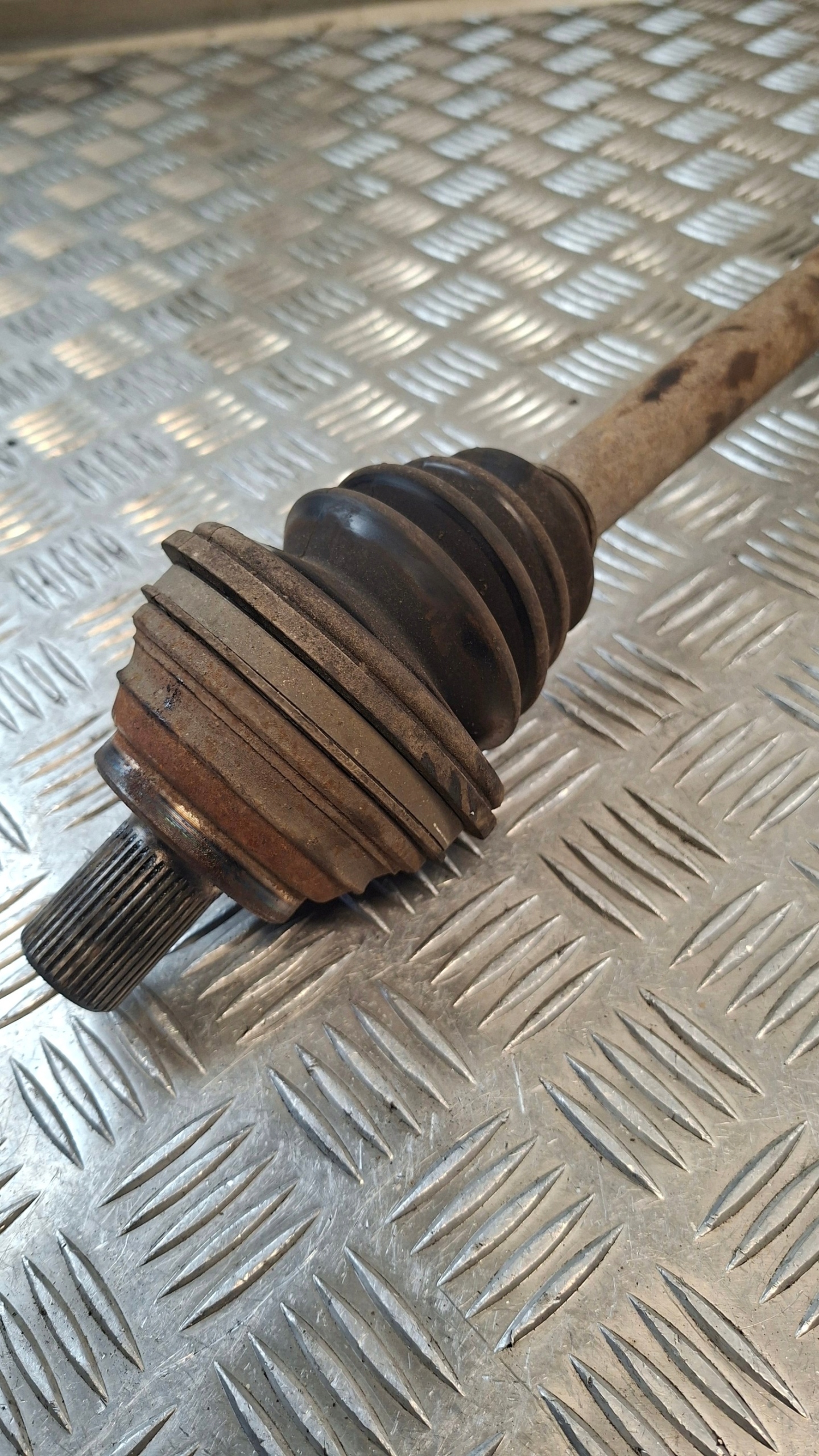 semi-axis left VW PASSAT B6 2.0FSI AUTOMAT