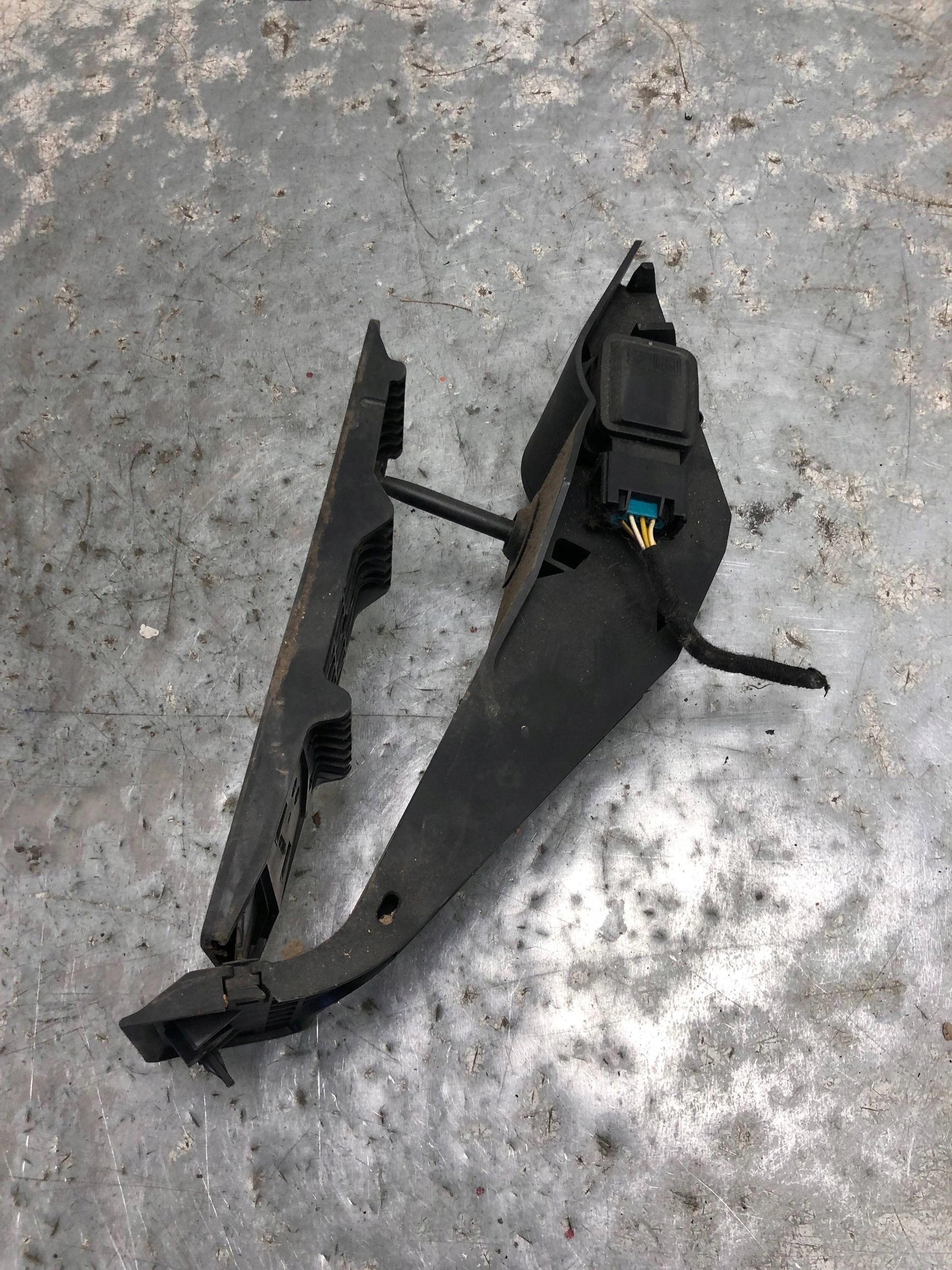 педаль газа потенциометр BMW E91 6786286