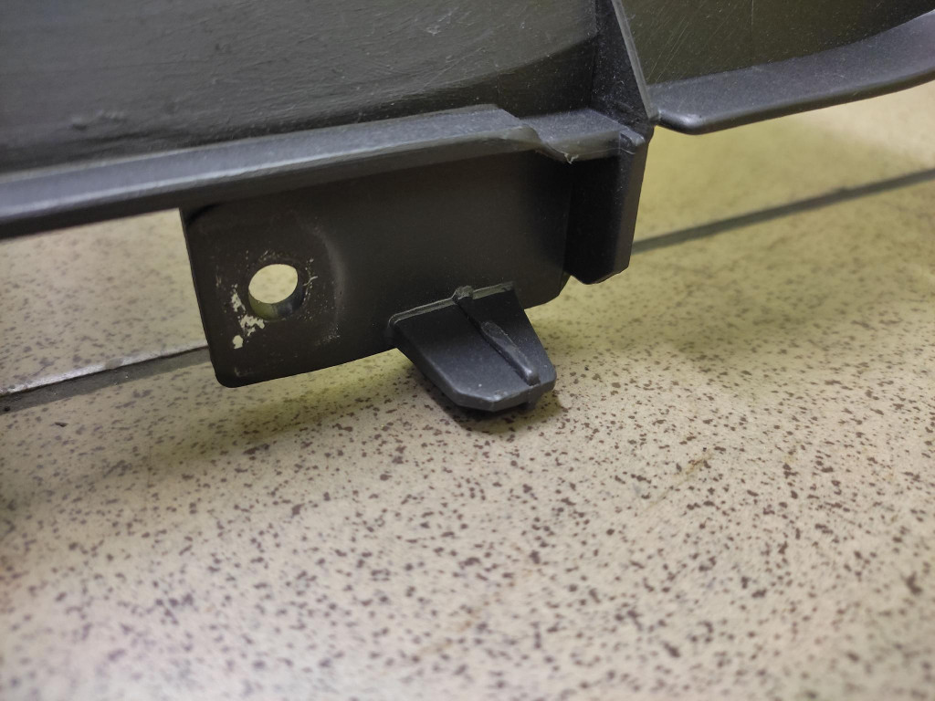 VOLVO S40 II TUNEL central armrest 8687407