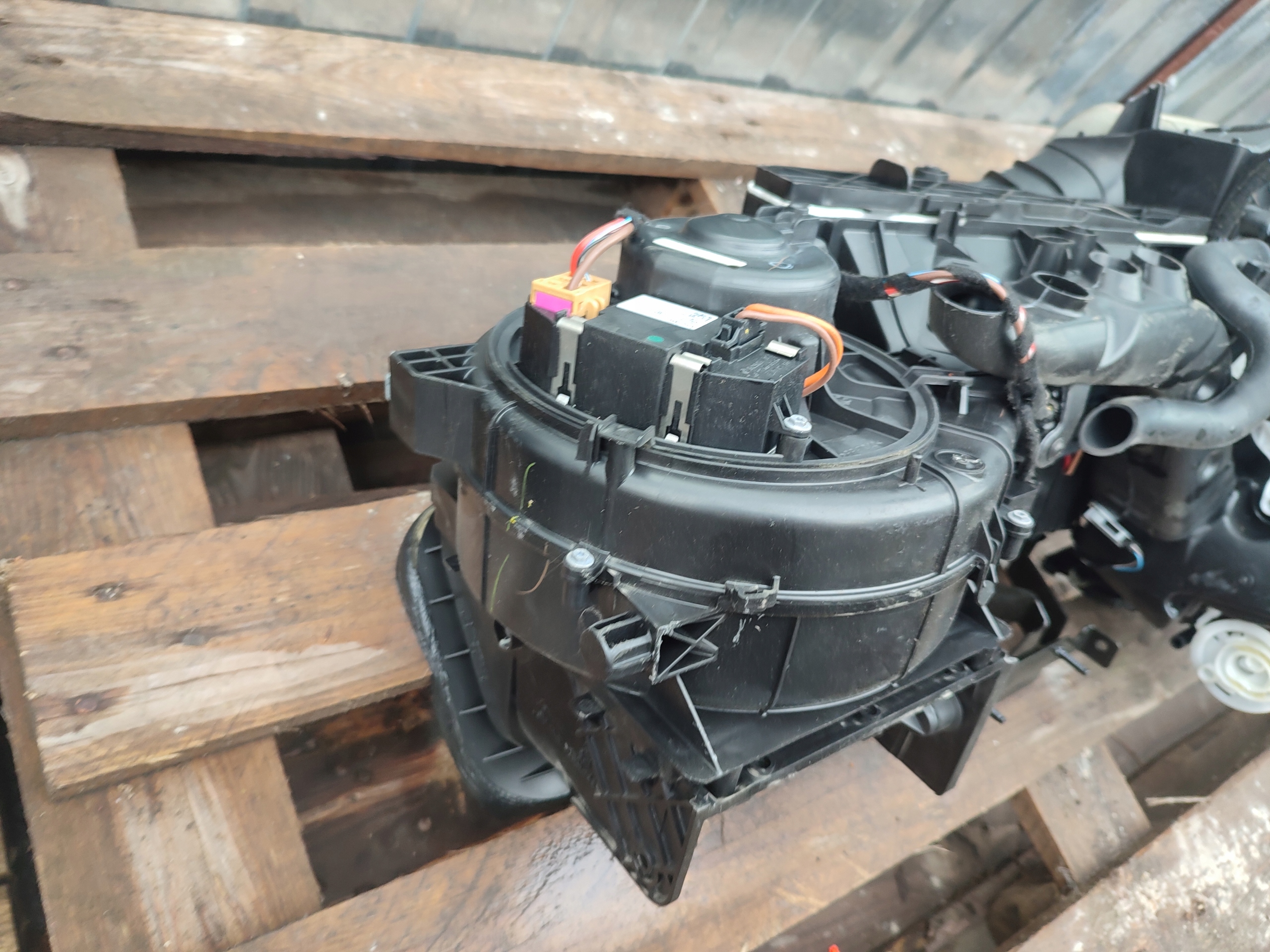Bloc de chauffage complet Complète d’eau Boîte VOLKSWAGEN 3C1820003ER