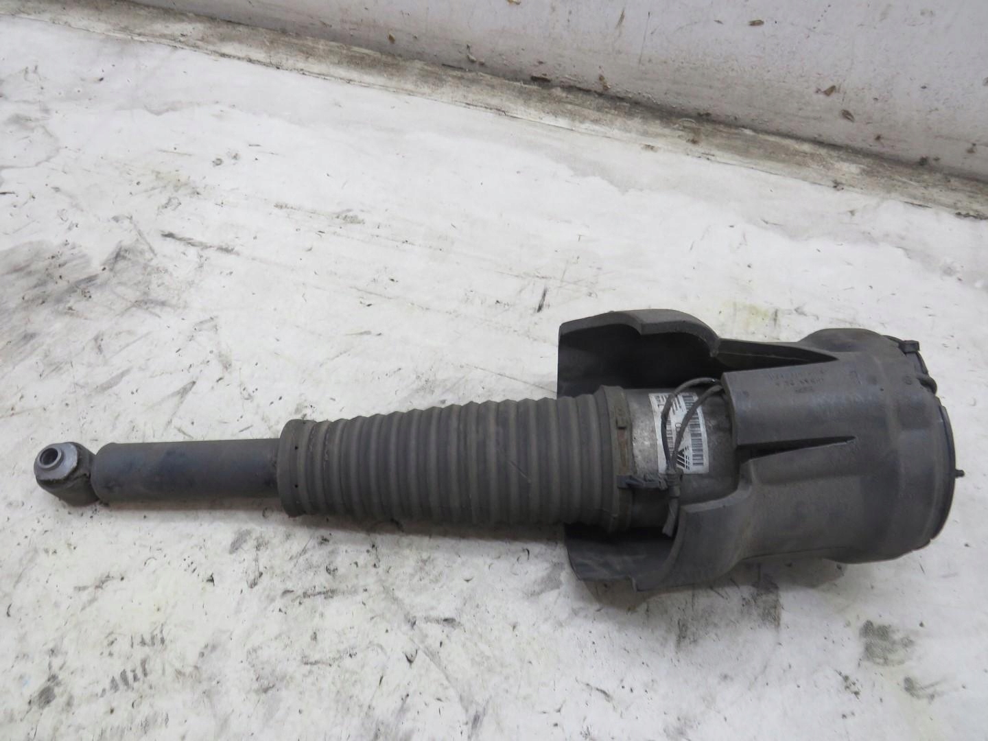 АМОРТИЗАТОР ЛЕВЫЙ ЗАД. AUDI A8 D4h0616001ah